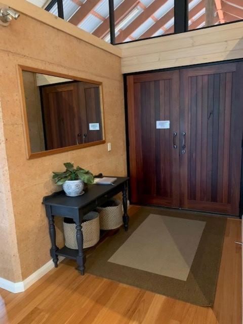 Five-Bedroom House photo 1