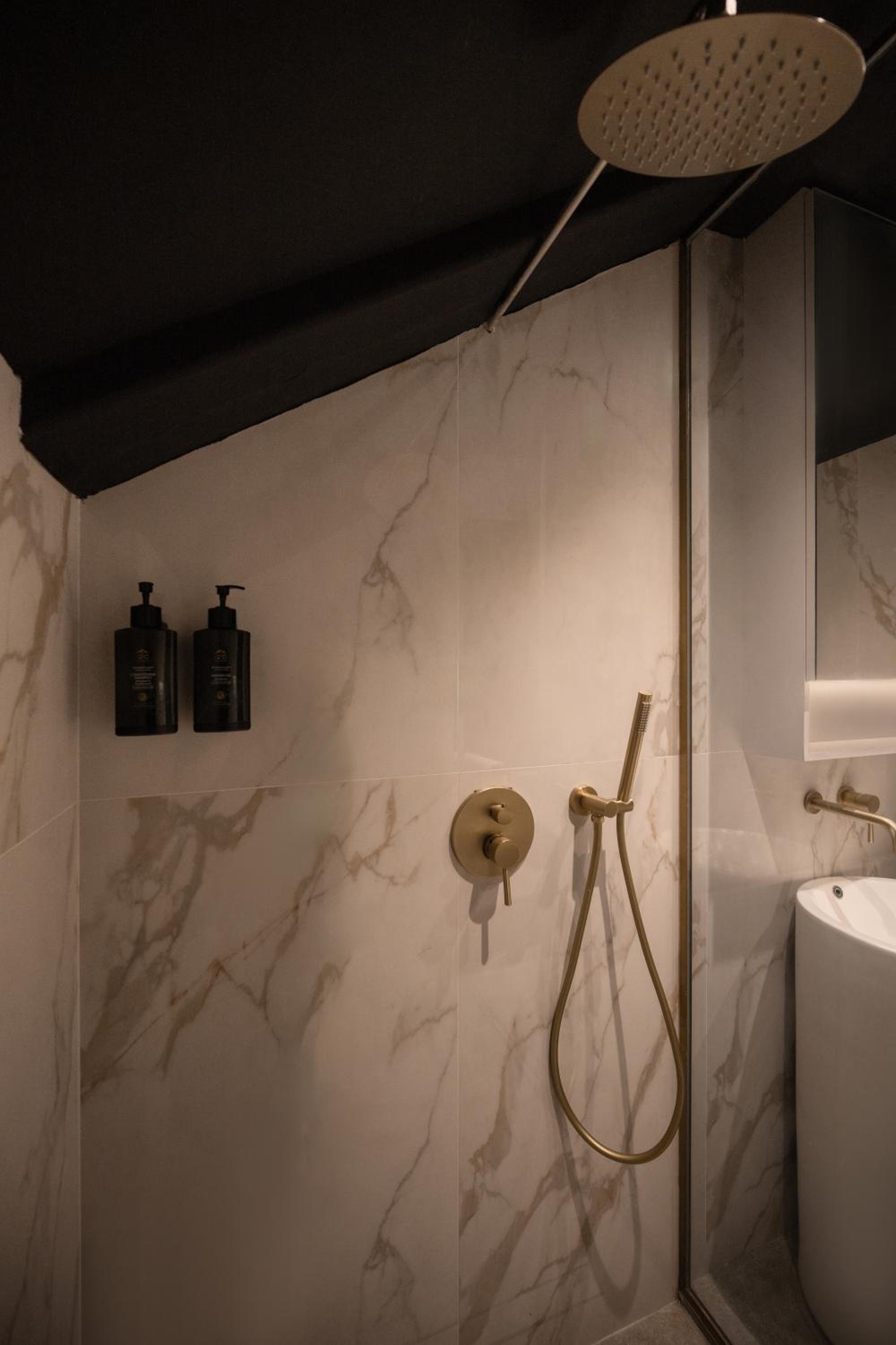 Private Room with 2 Single Capsule (Shared Bathroom) photo 3