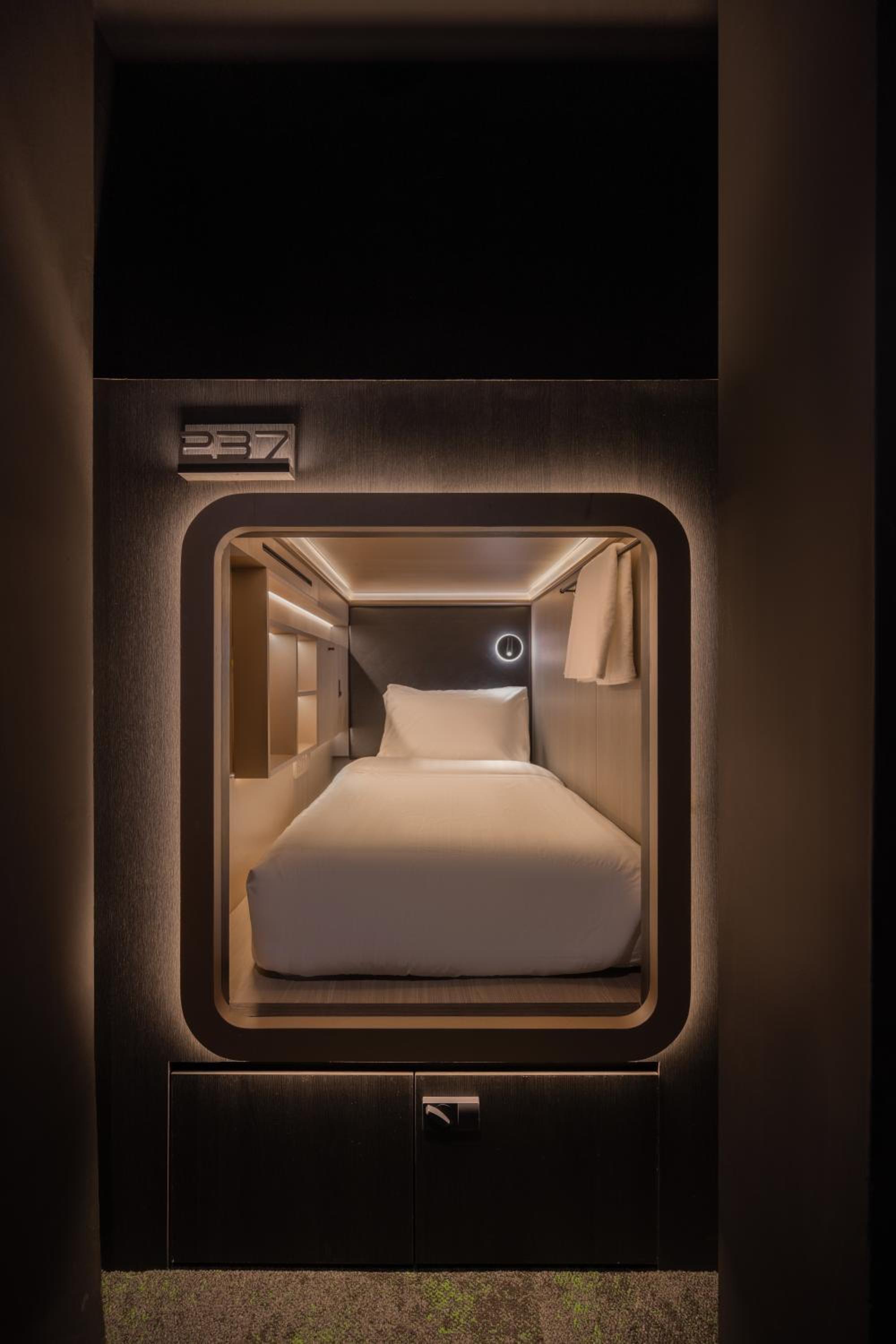 Private Room with 1 Single Capsule (Shared Bathroom)