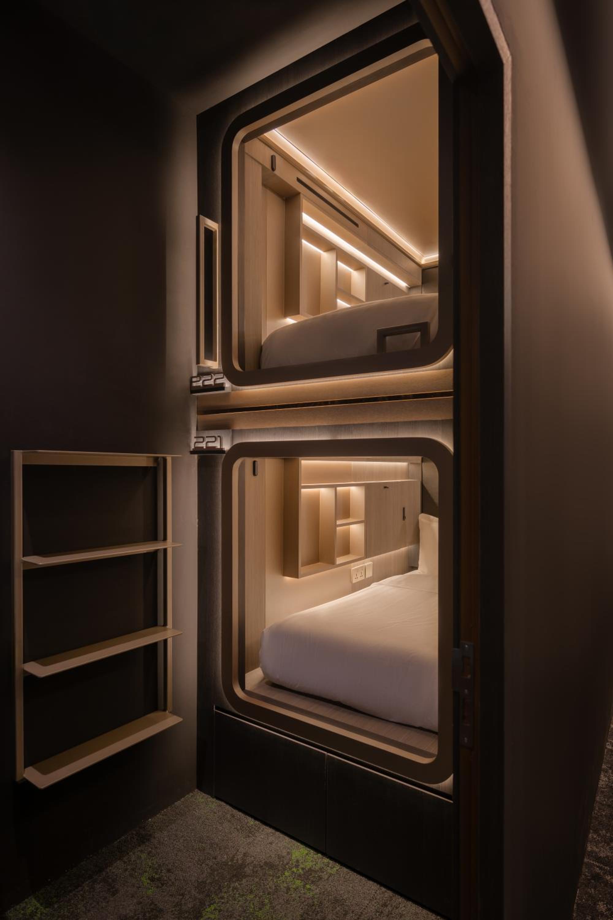 Private Room with 3 Single Capsules ( Shared Bathroom)