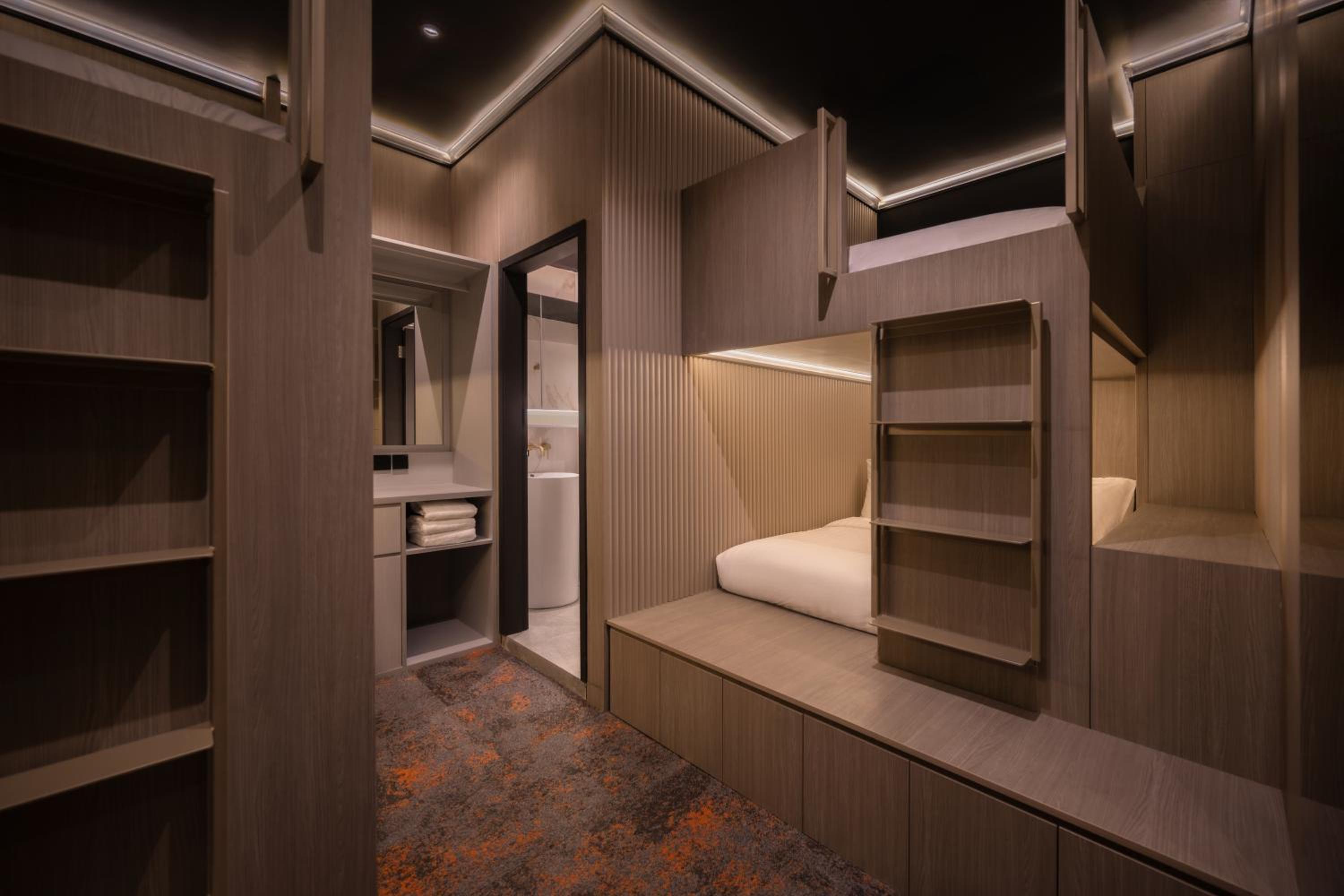 Family Room with 2 Queen Bed + 2 Single Bed