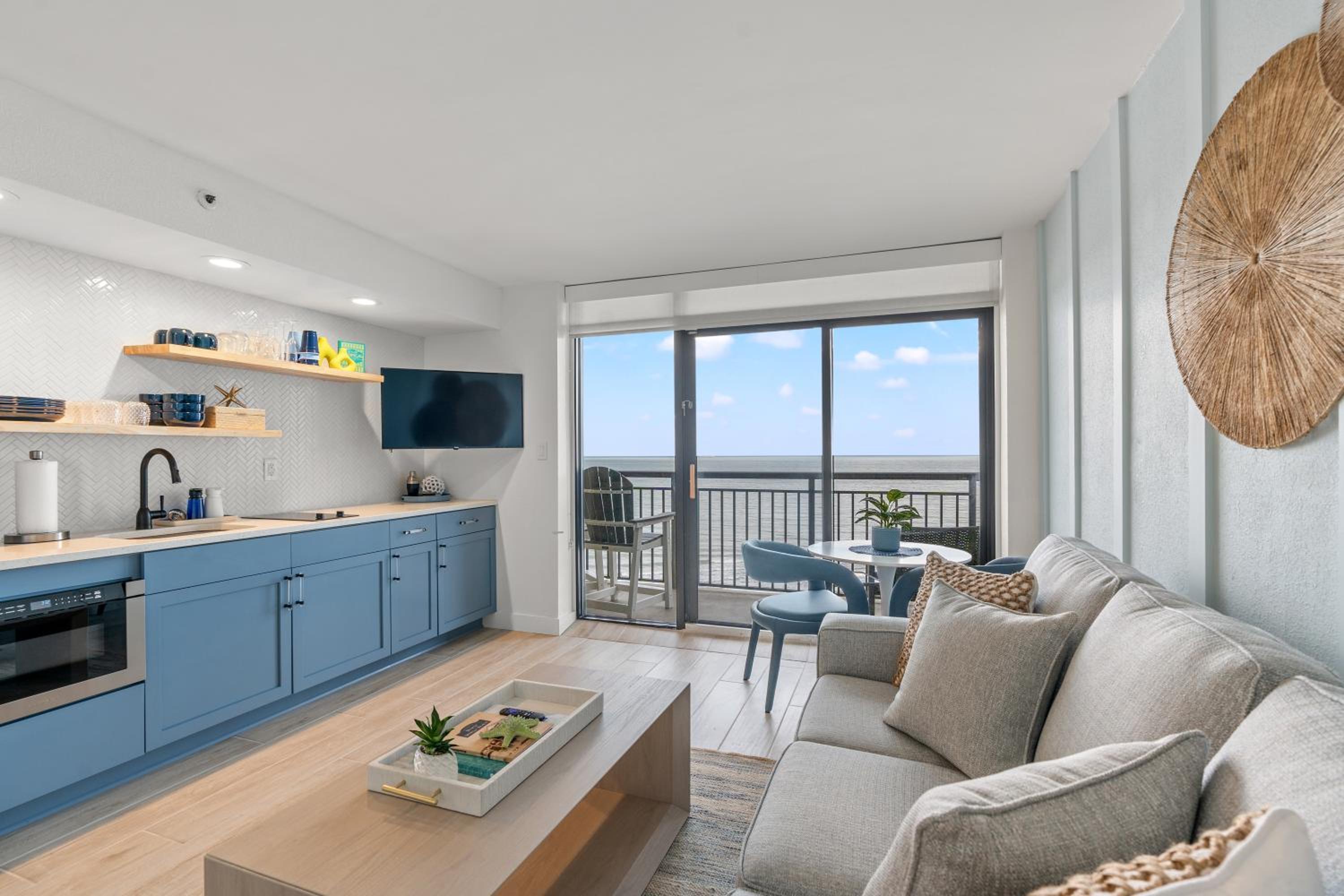 Deluxe One-Bedroom Apartment with Ocean View