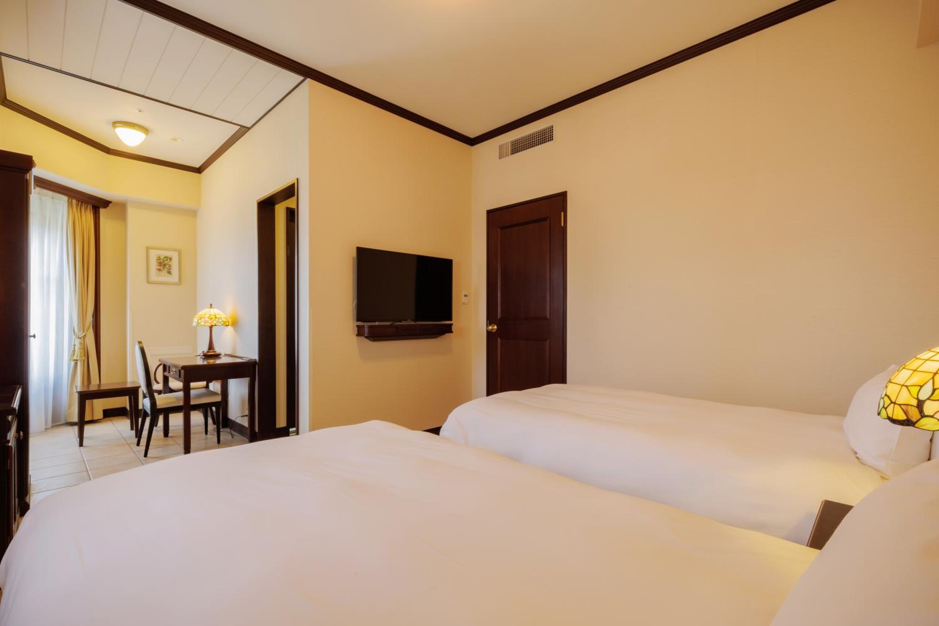 Deluxe Corner Twin Room - Non-Smoking - Photo 5