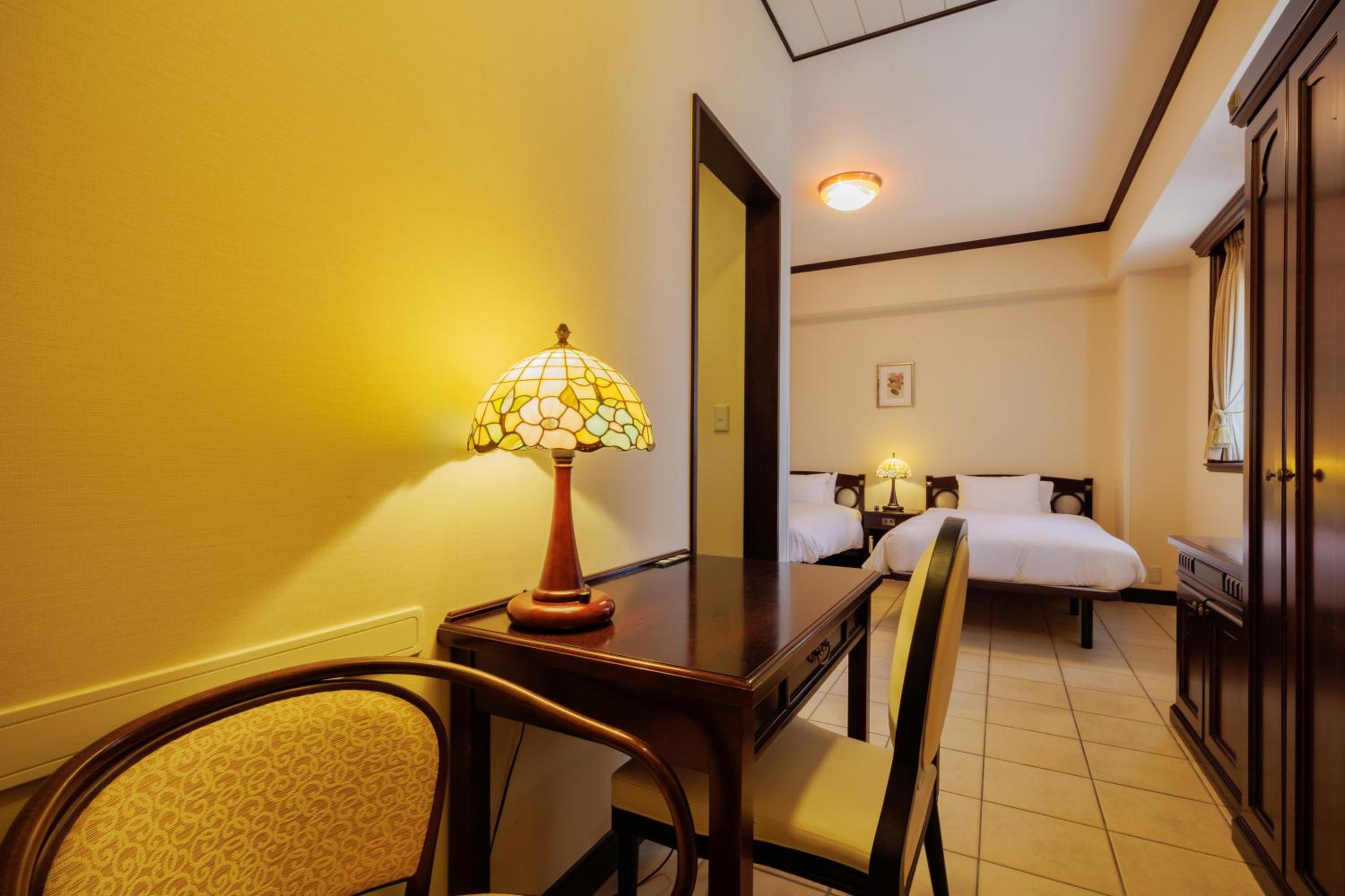 Deluxe Corner Twin Room - Non-Smoking - Photo 4