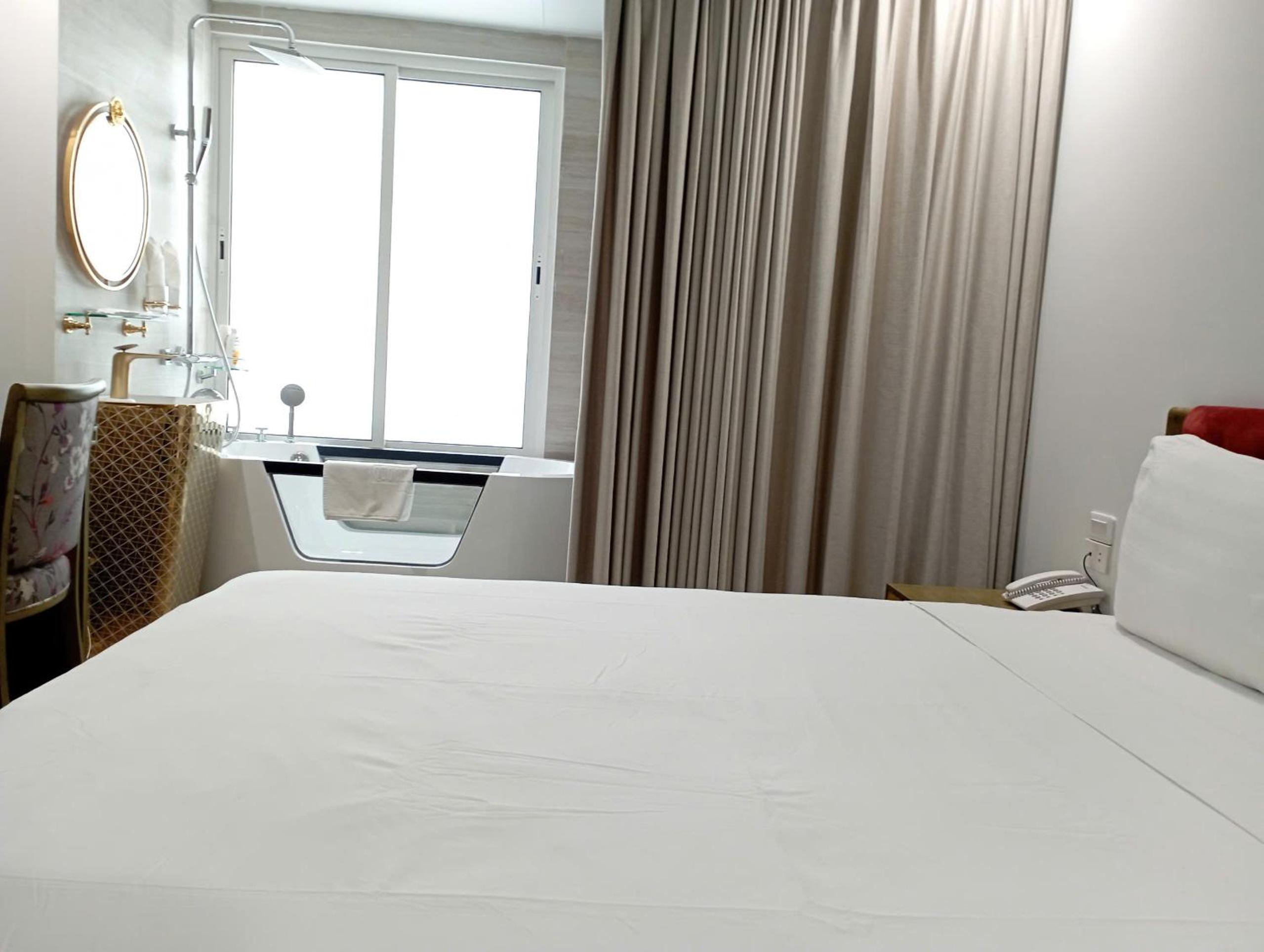 King Room with Spa Bath