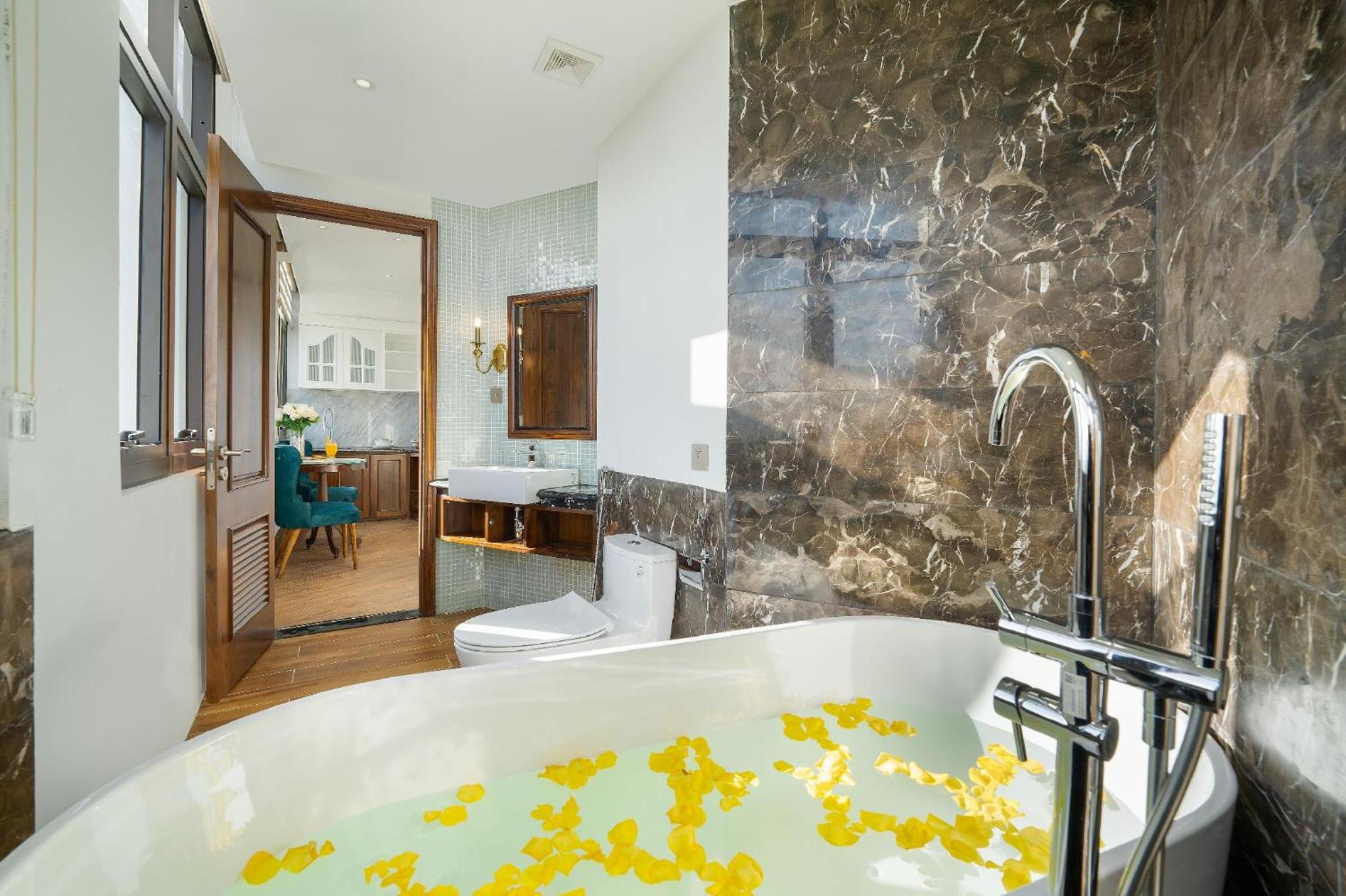 Suite With City View
