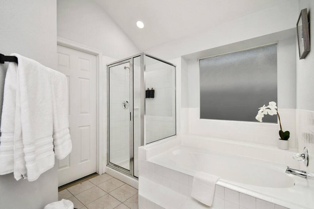 Three-Bedroom House photo 2