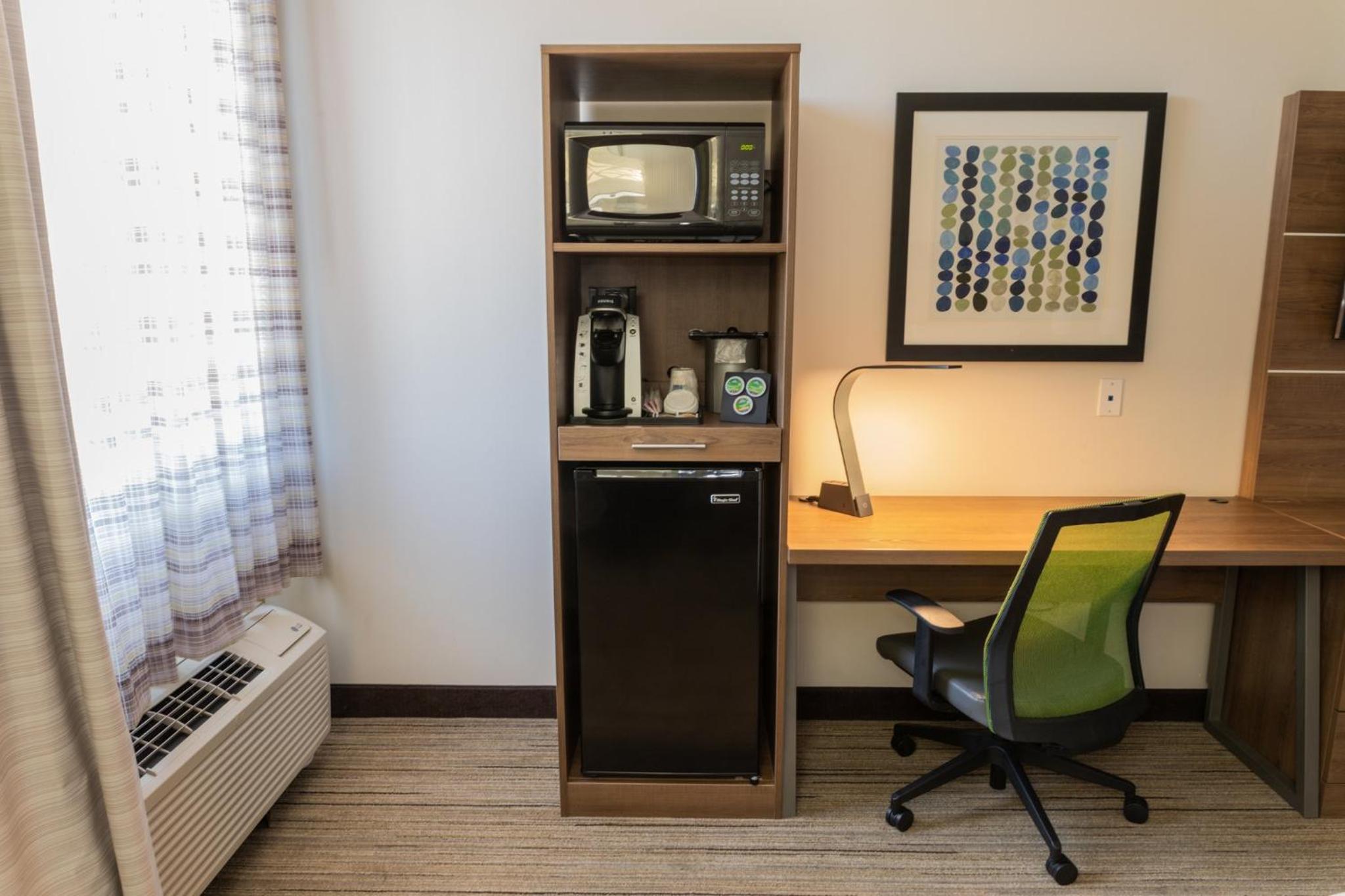Standard King Room with Balcony photo 2