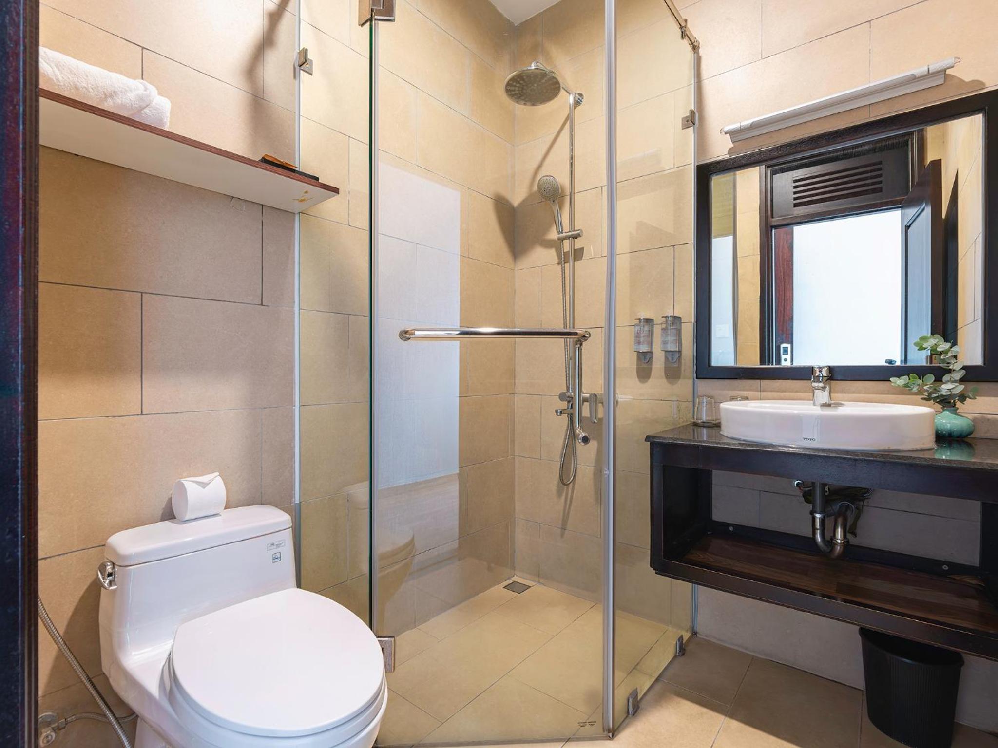 Deluxe Double Room with Balcony - Photo 9