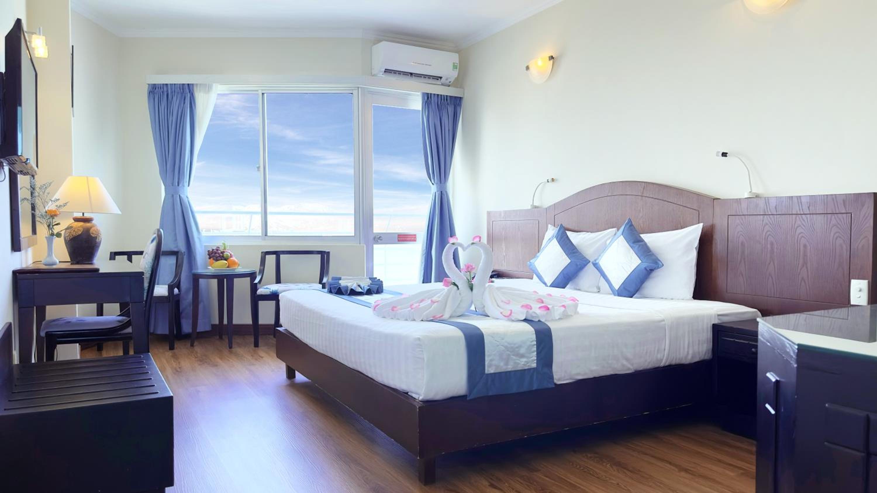 Deluxe Double Room with Sea View - Photo 9
