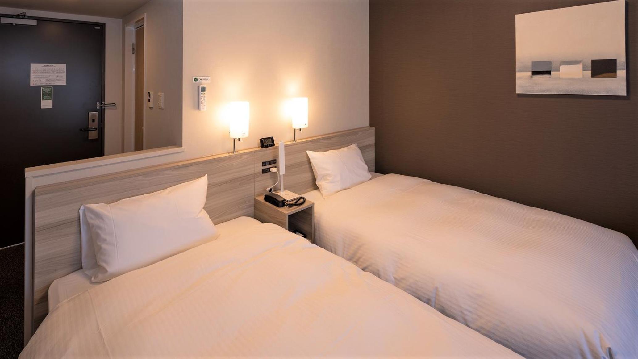 Twin Room - Non Smoking - Photo 1