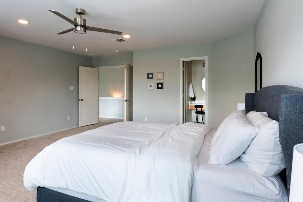 Four-Bedroom House photo 2