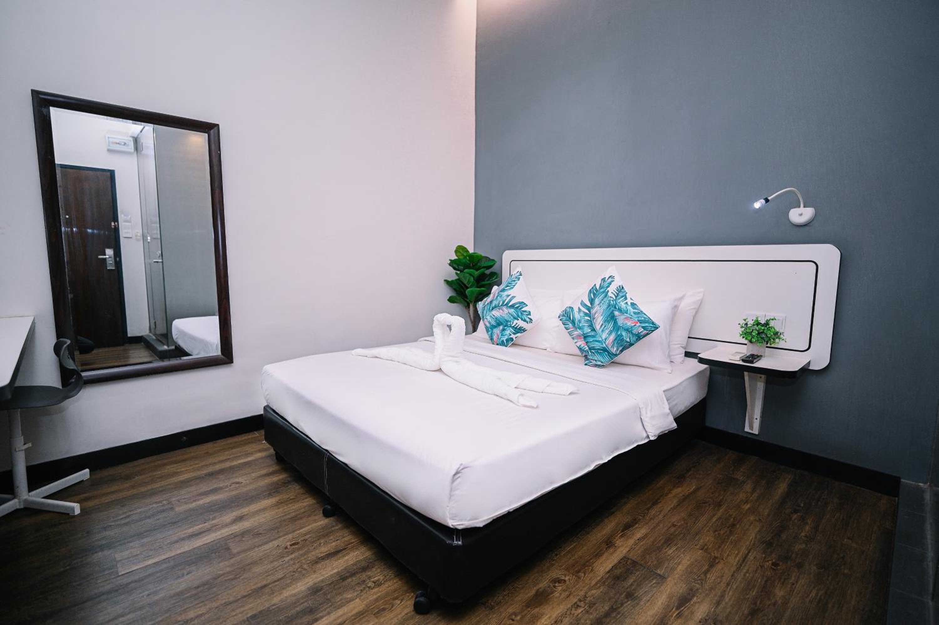 Standard Queen Room - Photo 1