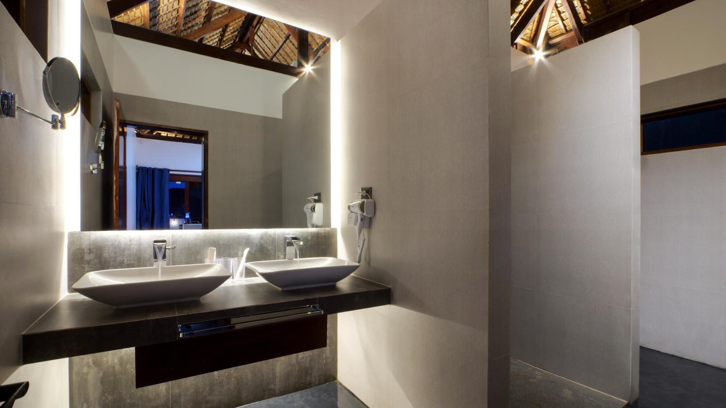 Deluxe Bungalow with Sea View photo 3
