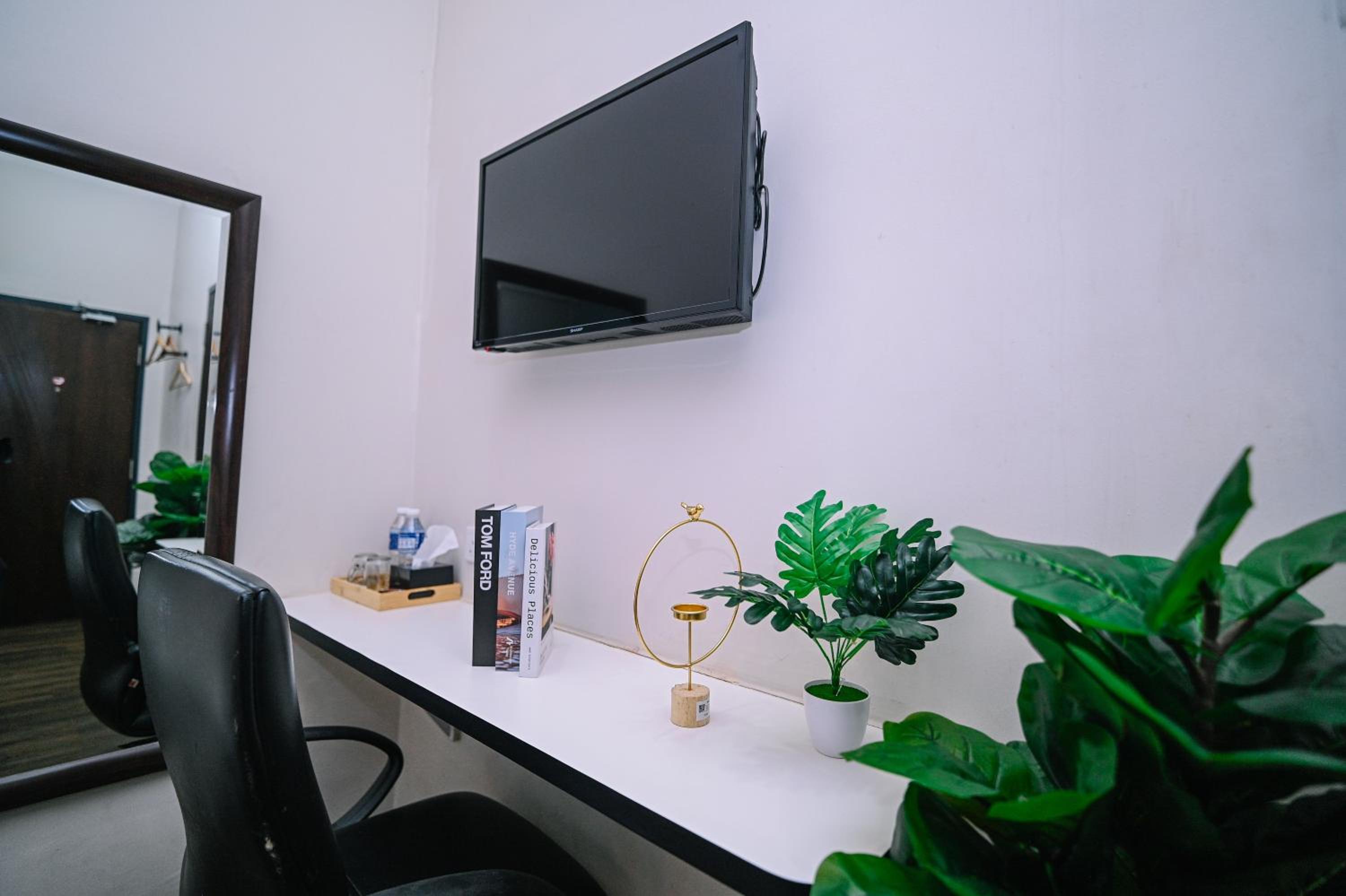Standard Twin Room - Photo 1