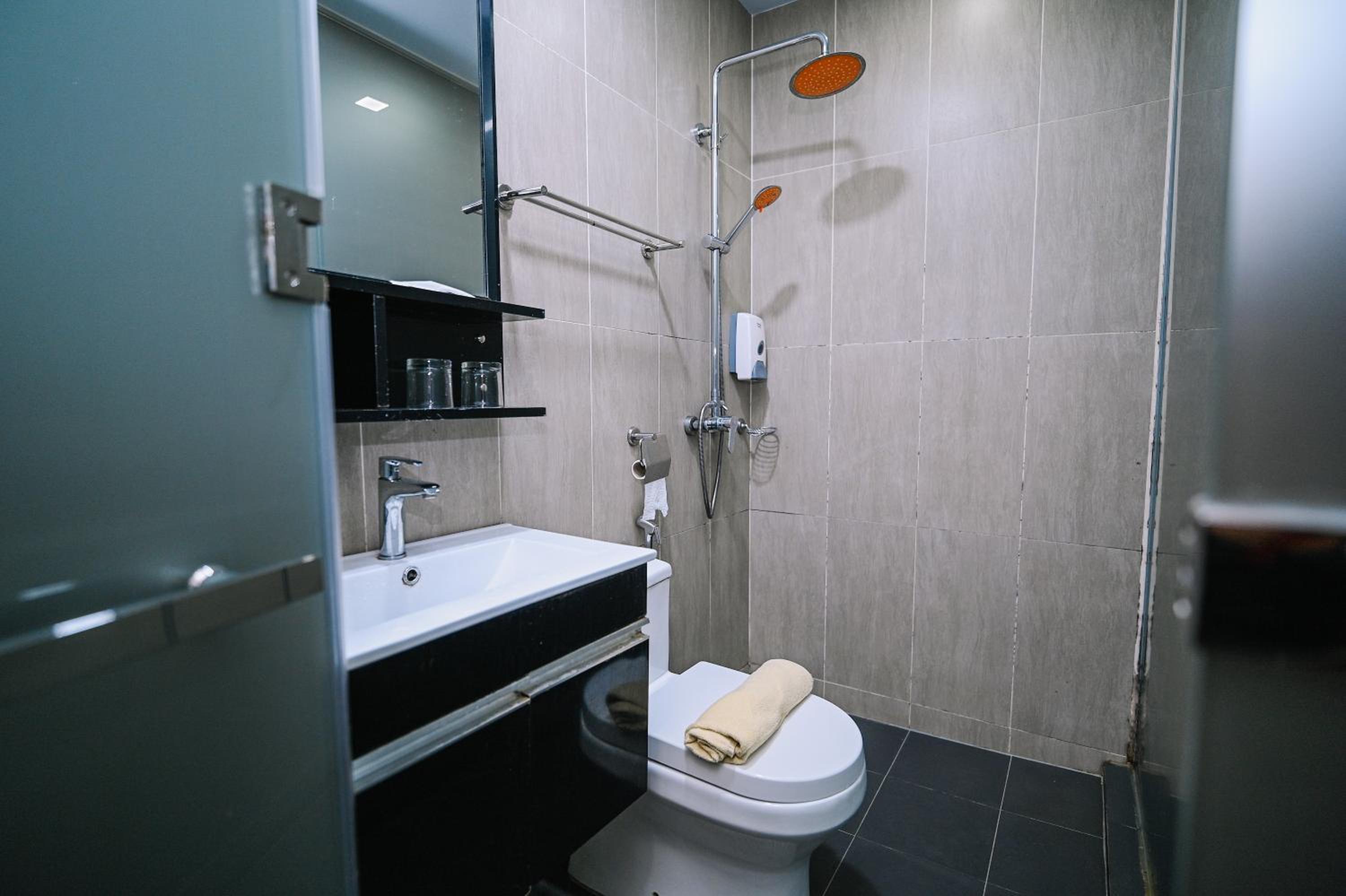 Standard Twin Room - Photo 6