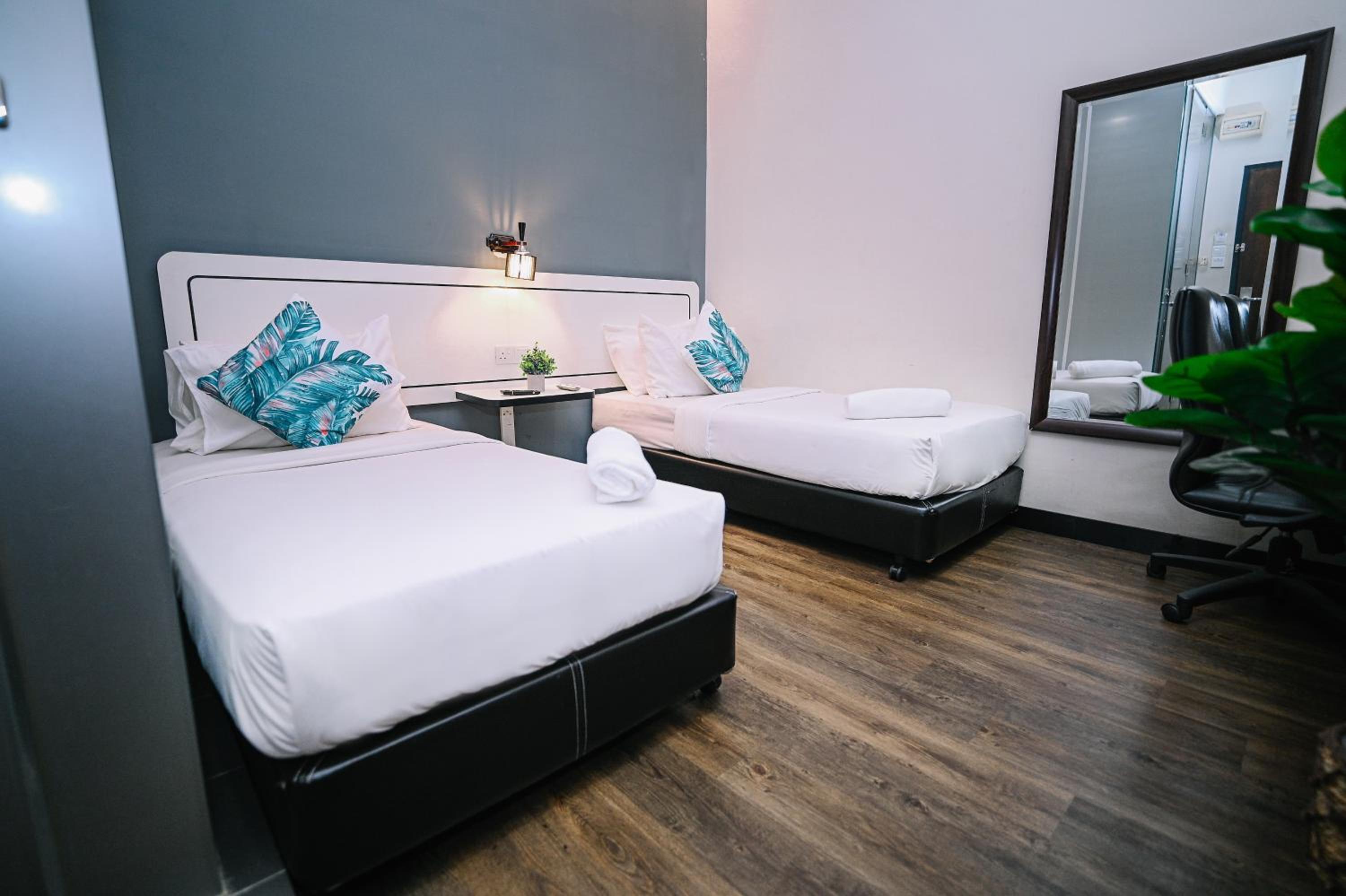 Standard Twin Room - Photo 3