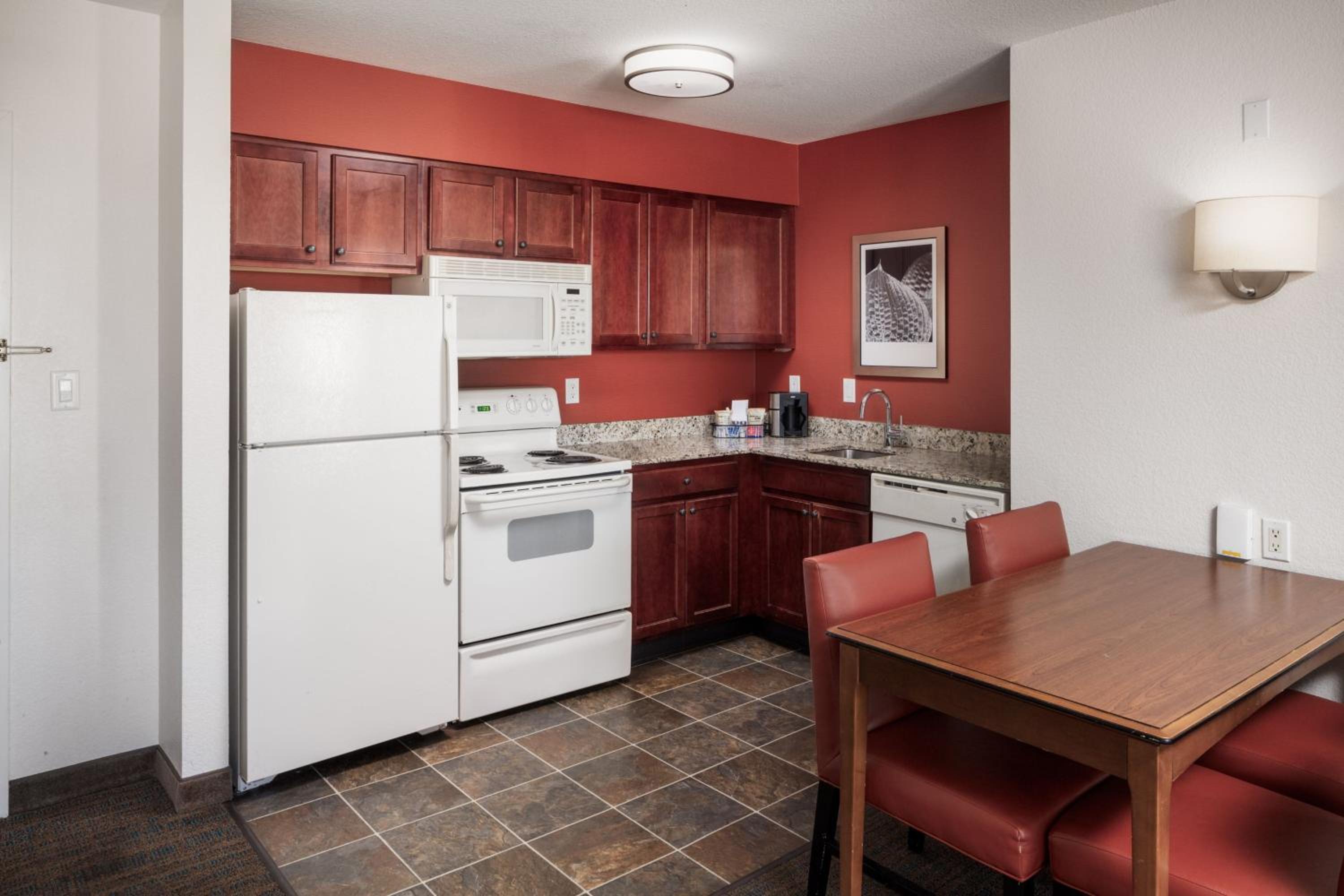 Two-Bedroom Suite - Photo 3