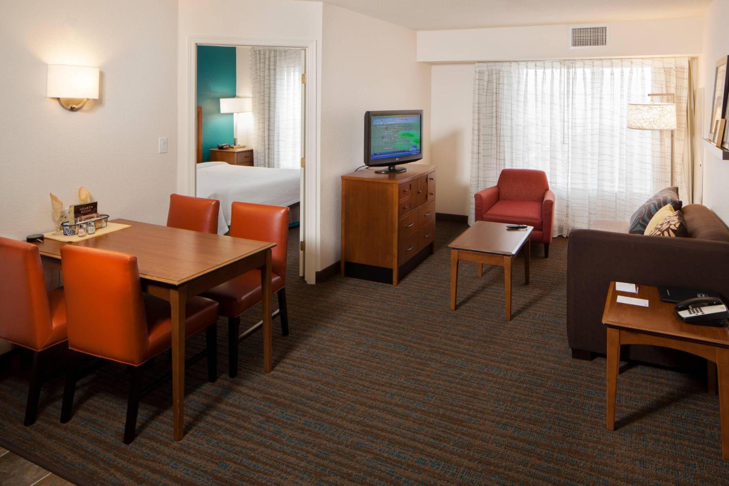 Two-Bedroom Suite - Photo 2