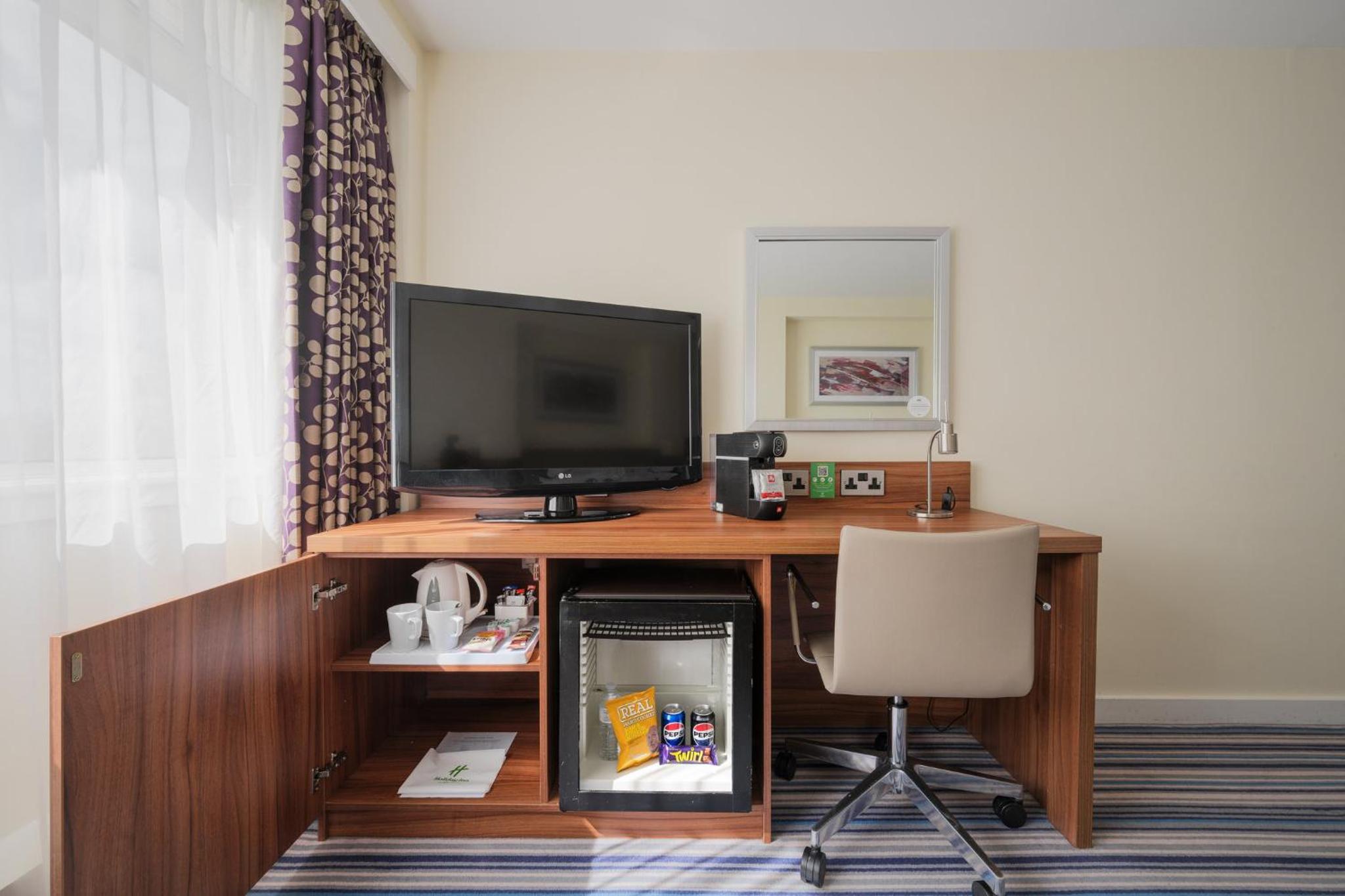Standard Family Room photo 3