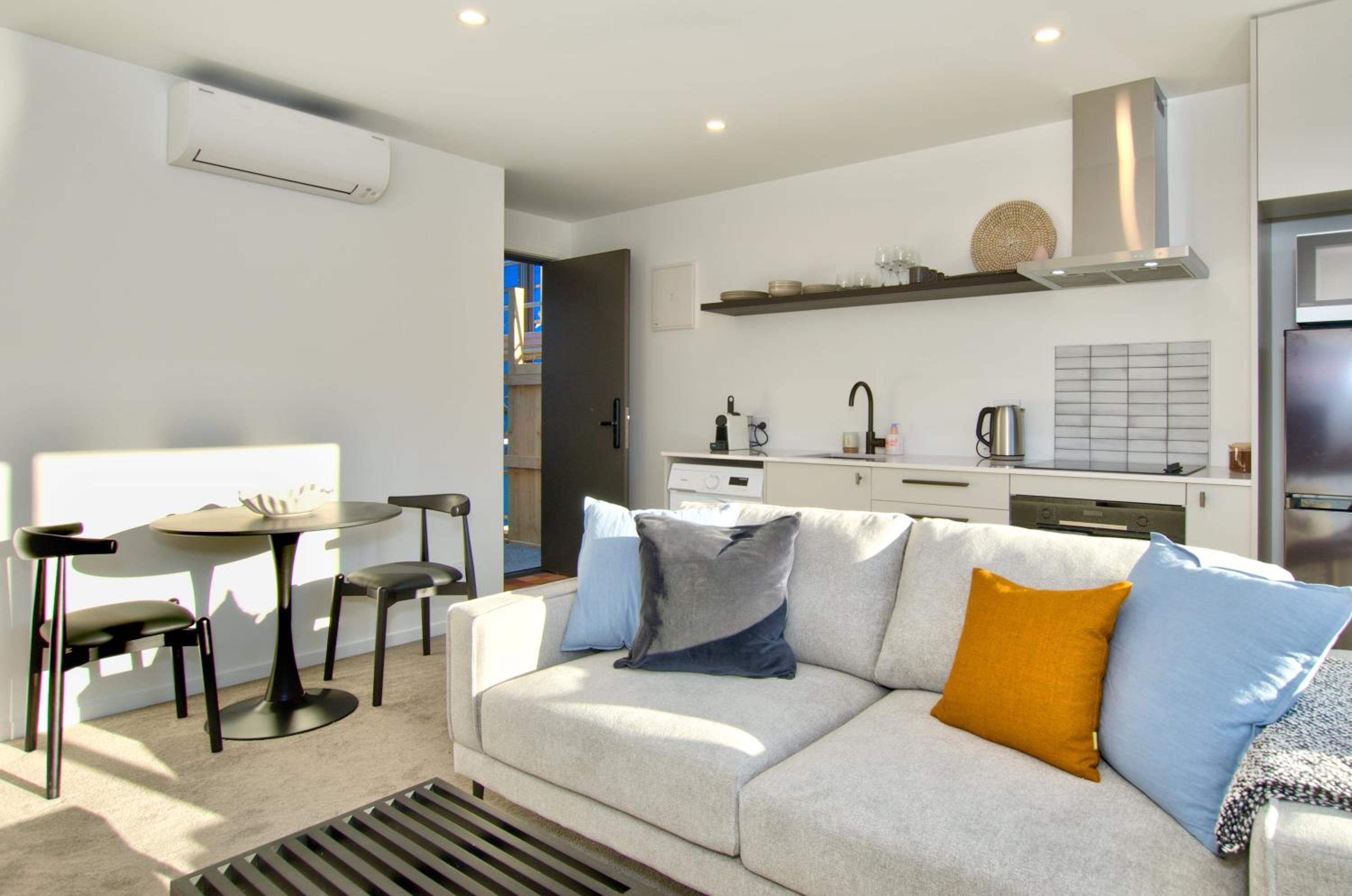 One-Bedroom Apartment photo 1
