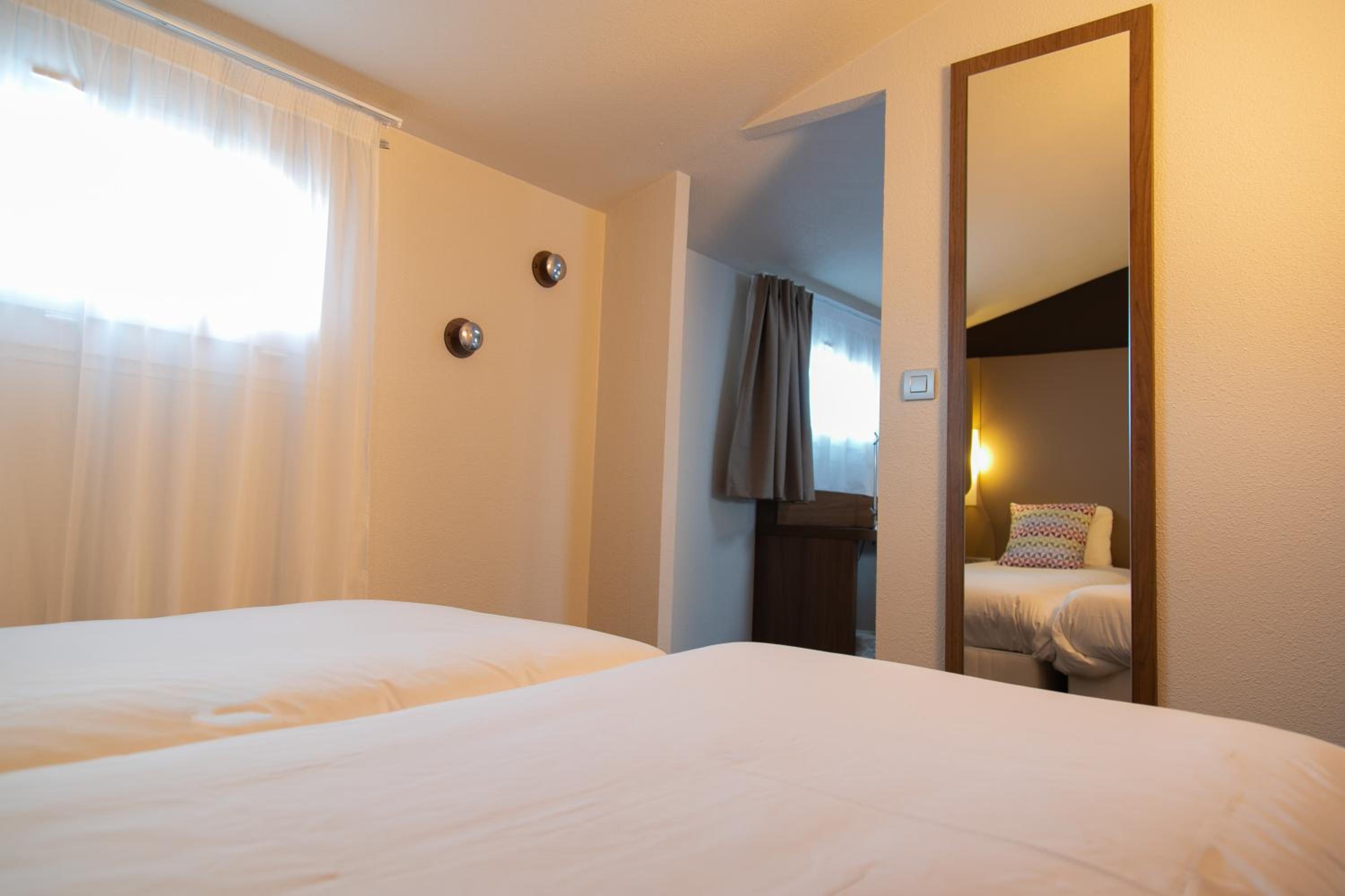 Room with One Double and Twin Beds photo 3