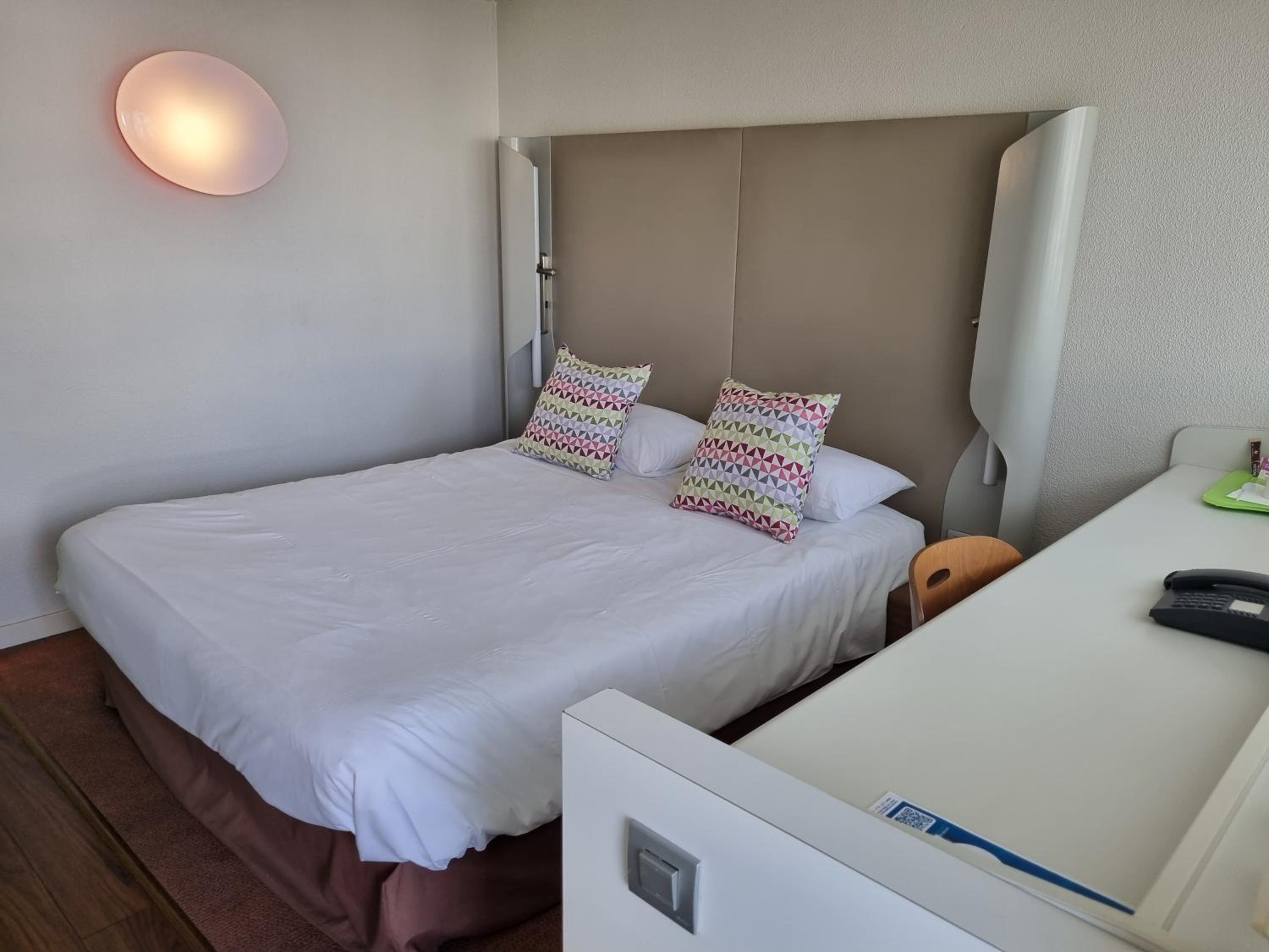Standard Room - 1 Double Bed - Photo 10