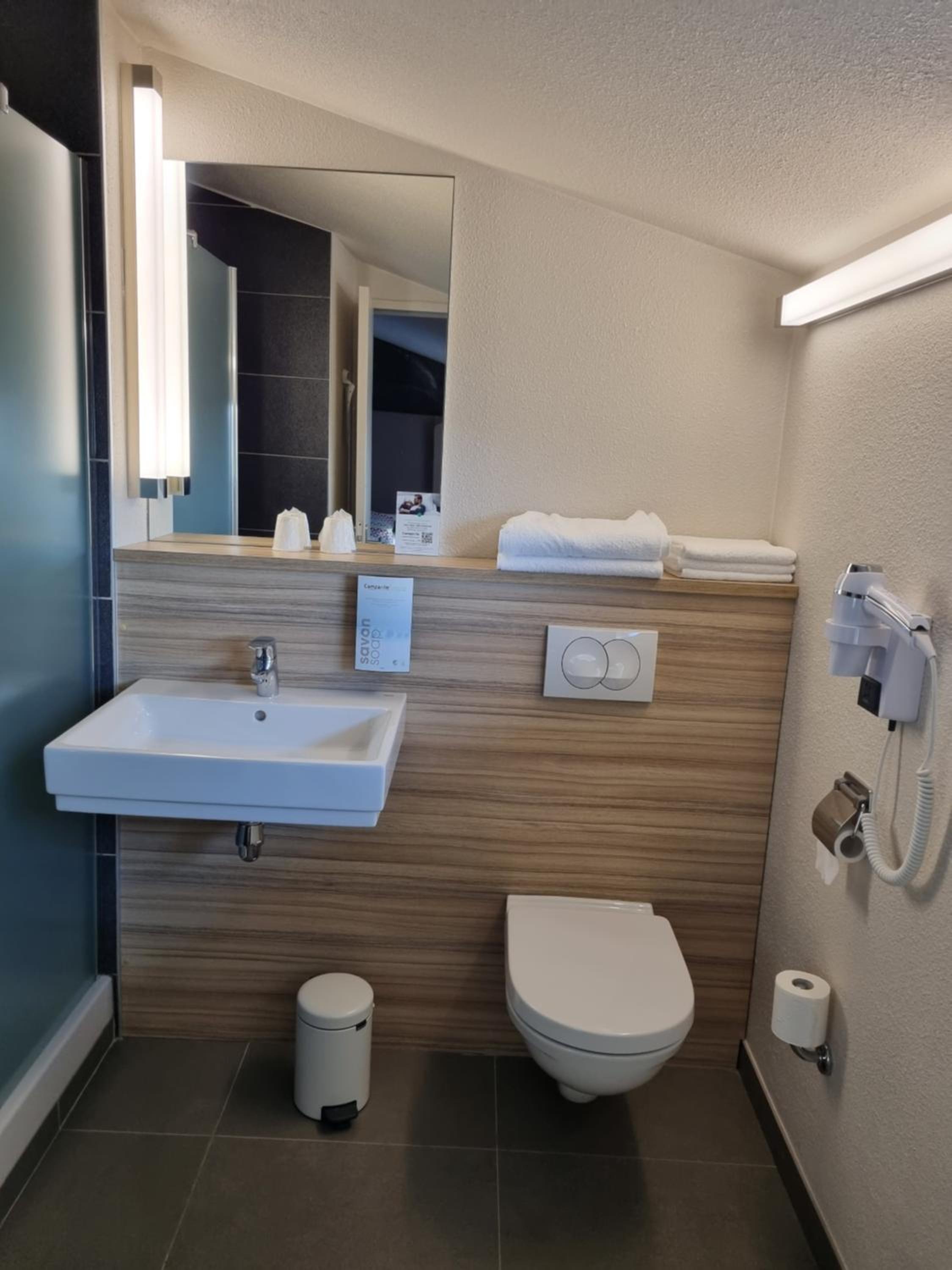 Standard Room - 1 Double Bed - Photo 5