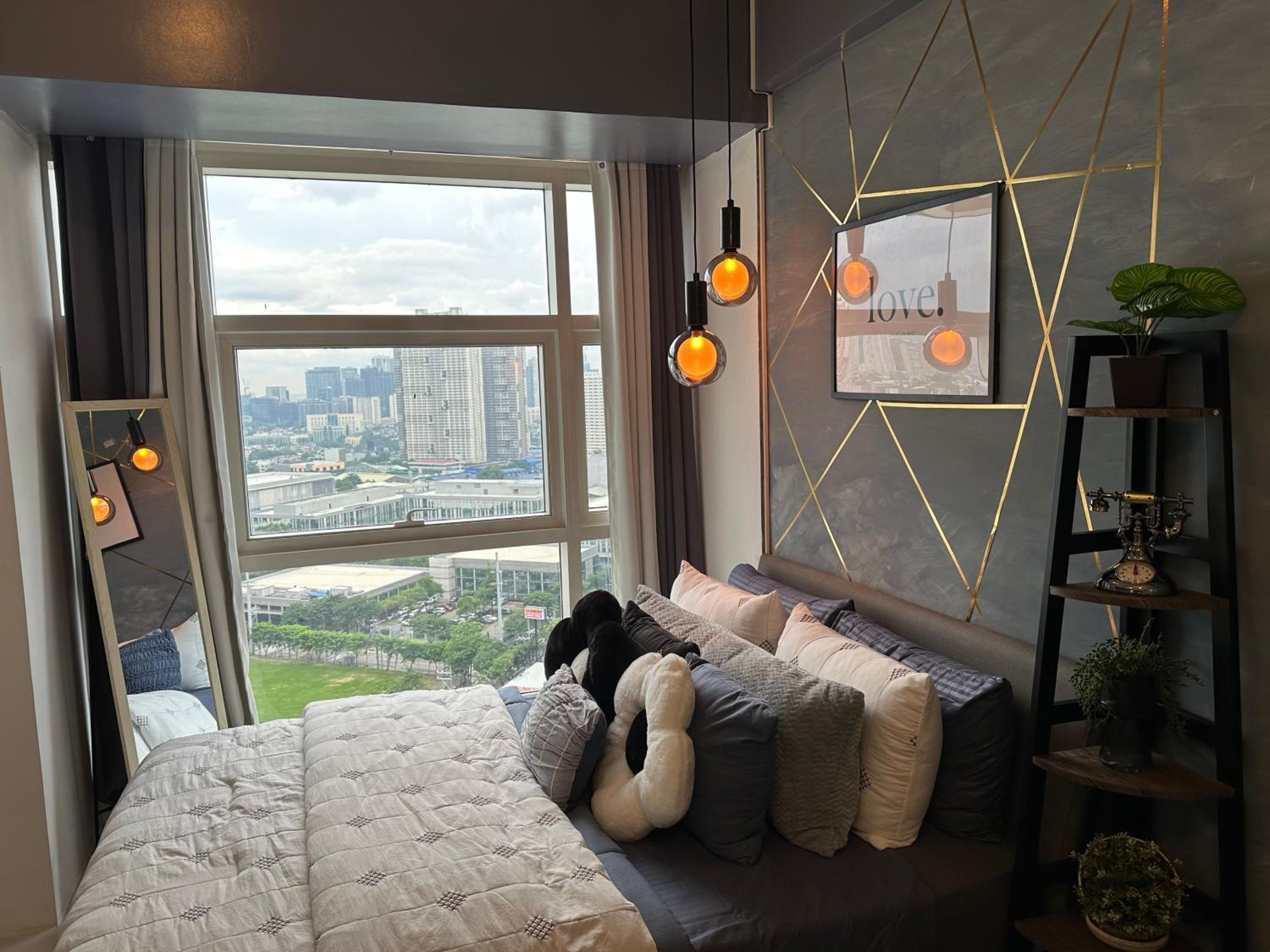 One-Bedroom Apartment With City View
