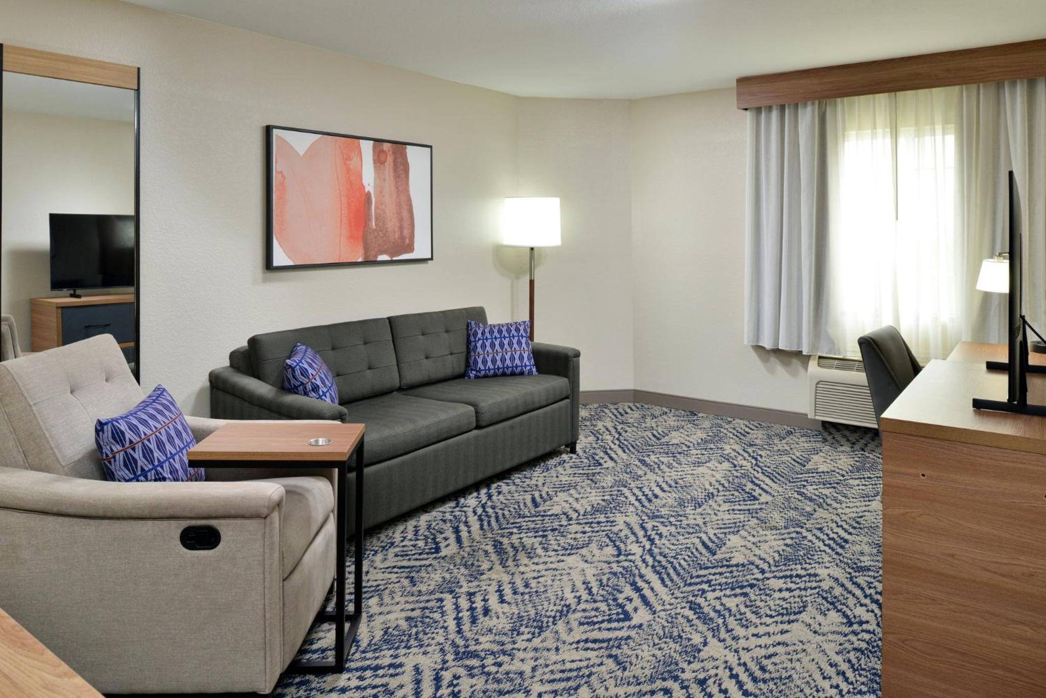 One-Bedroom Suite with King Bed - Non-Smoking - Photo 13
