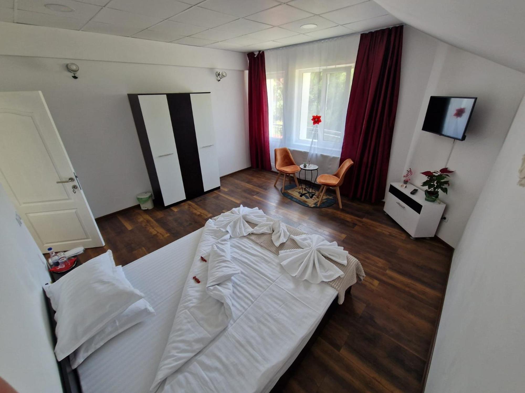Double Room with Private Bathroom - Photo 19