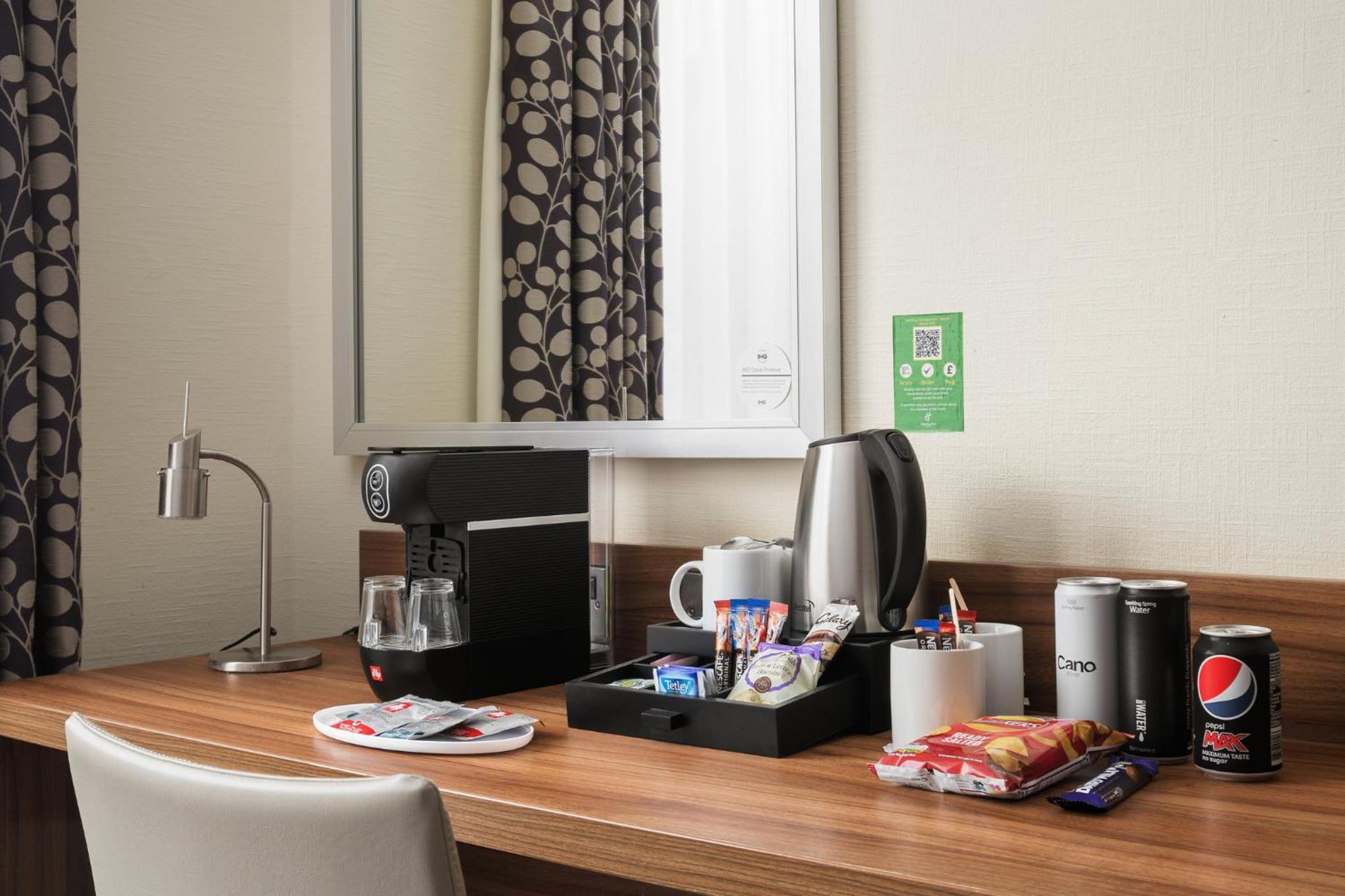 Premium King Room - Photo 7