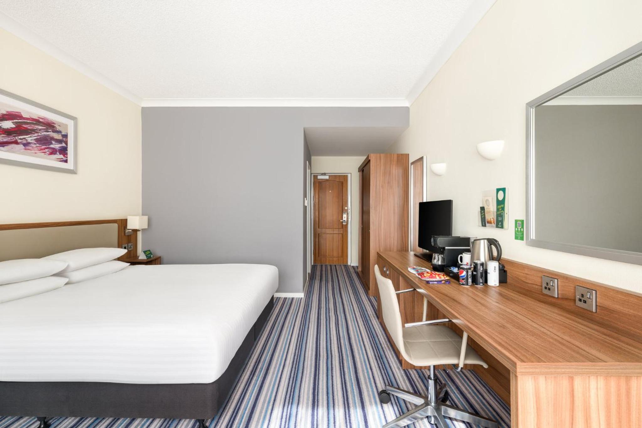 Premium King Room - Photo 2