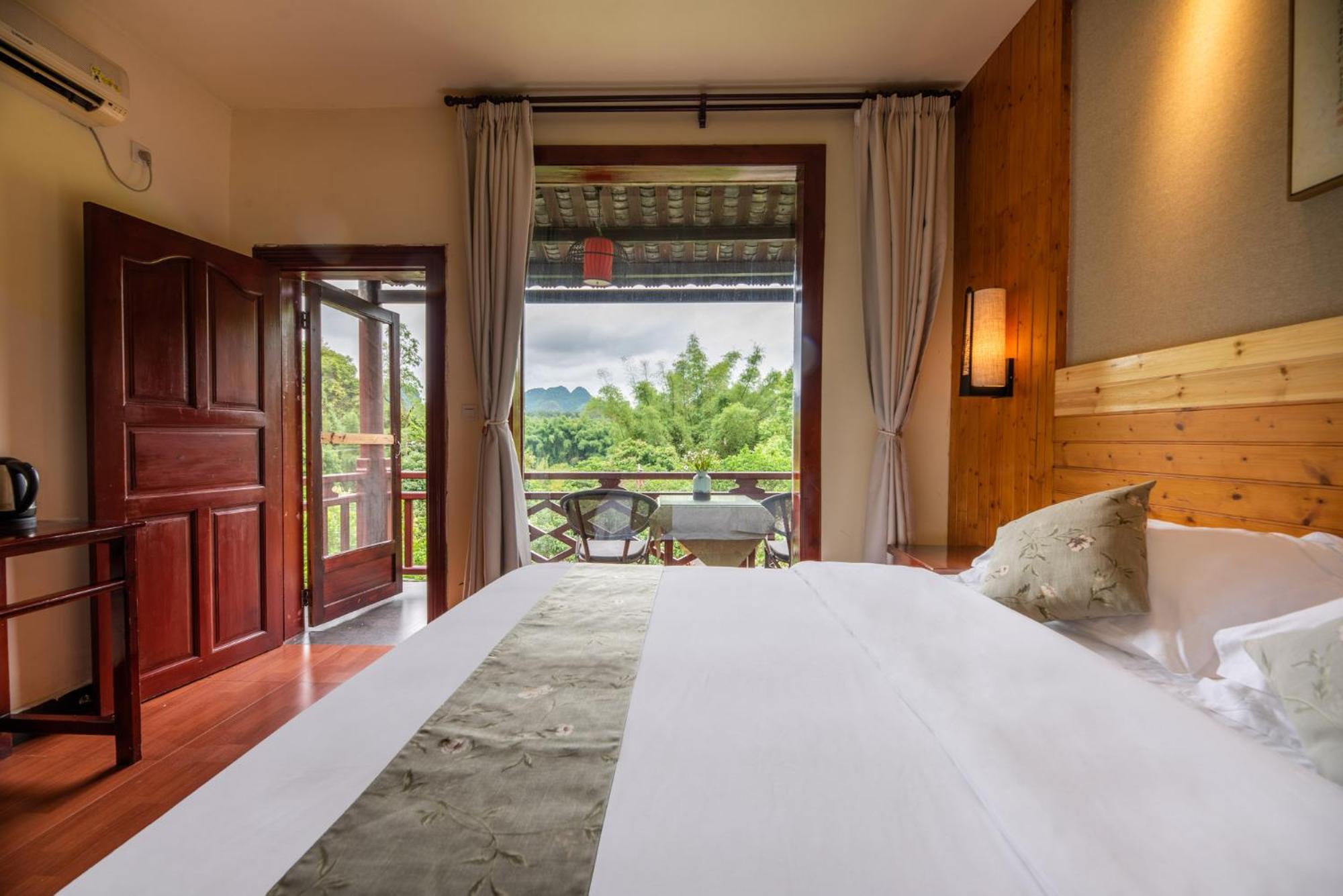 Deluxe Queen Room