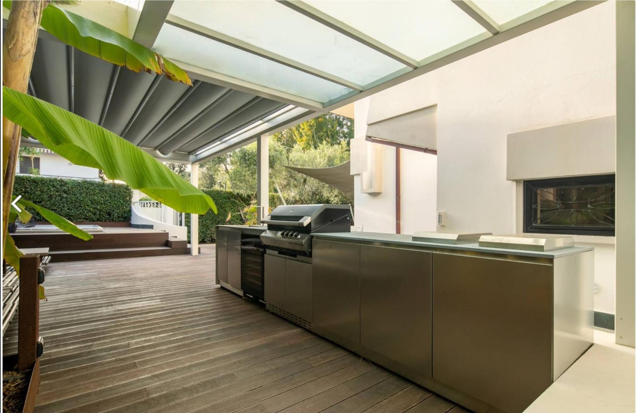 Villa photo 2