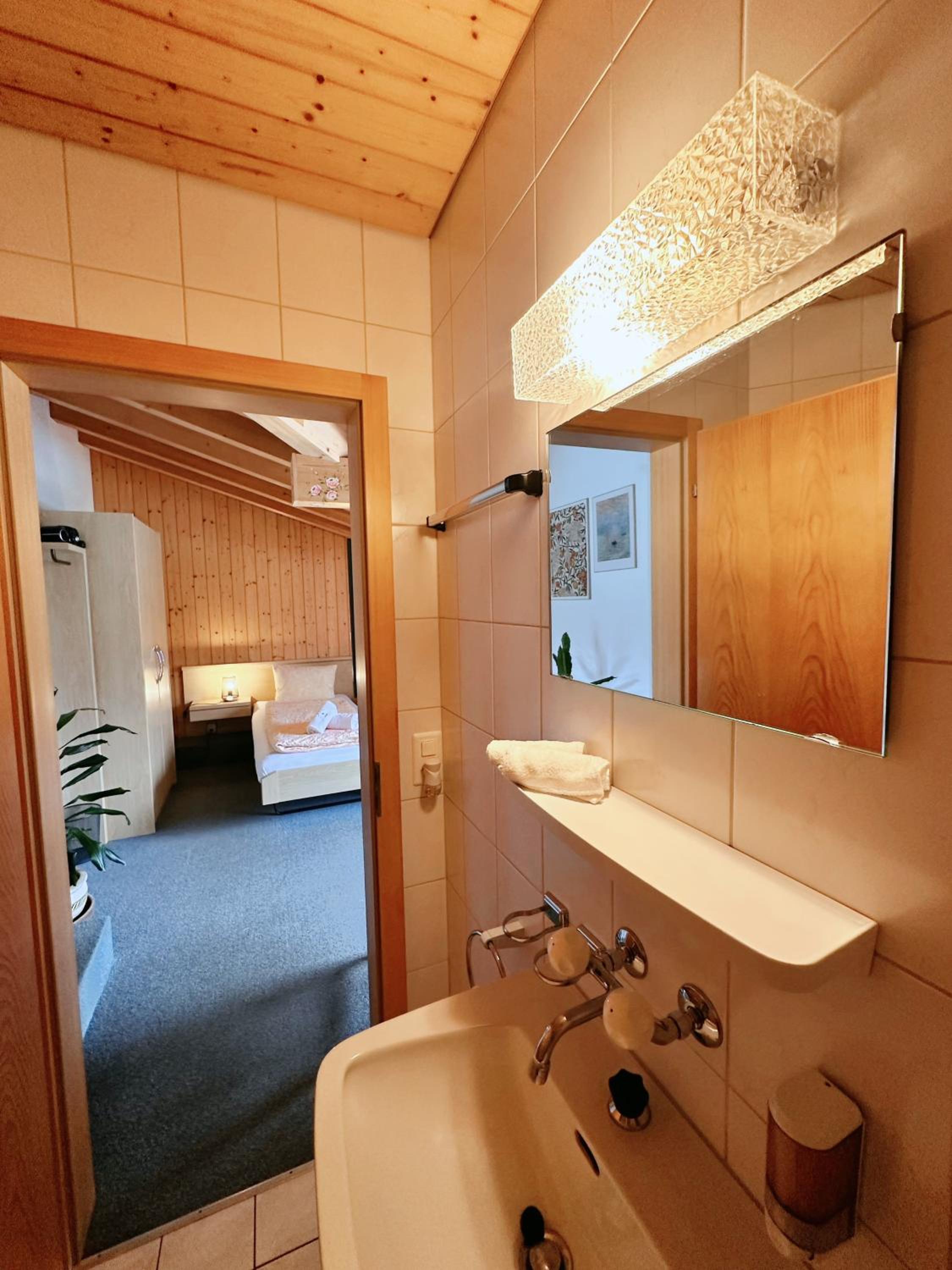 Superior Double Room with Lake View and Balcony photo 3