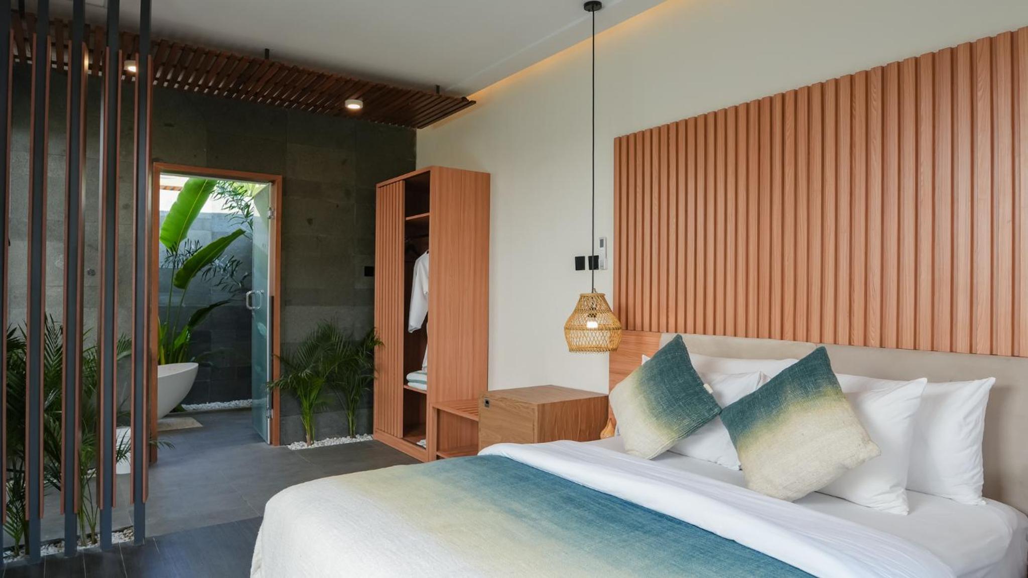Villa with Private Pool - Photo 8