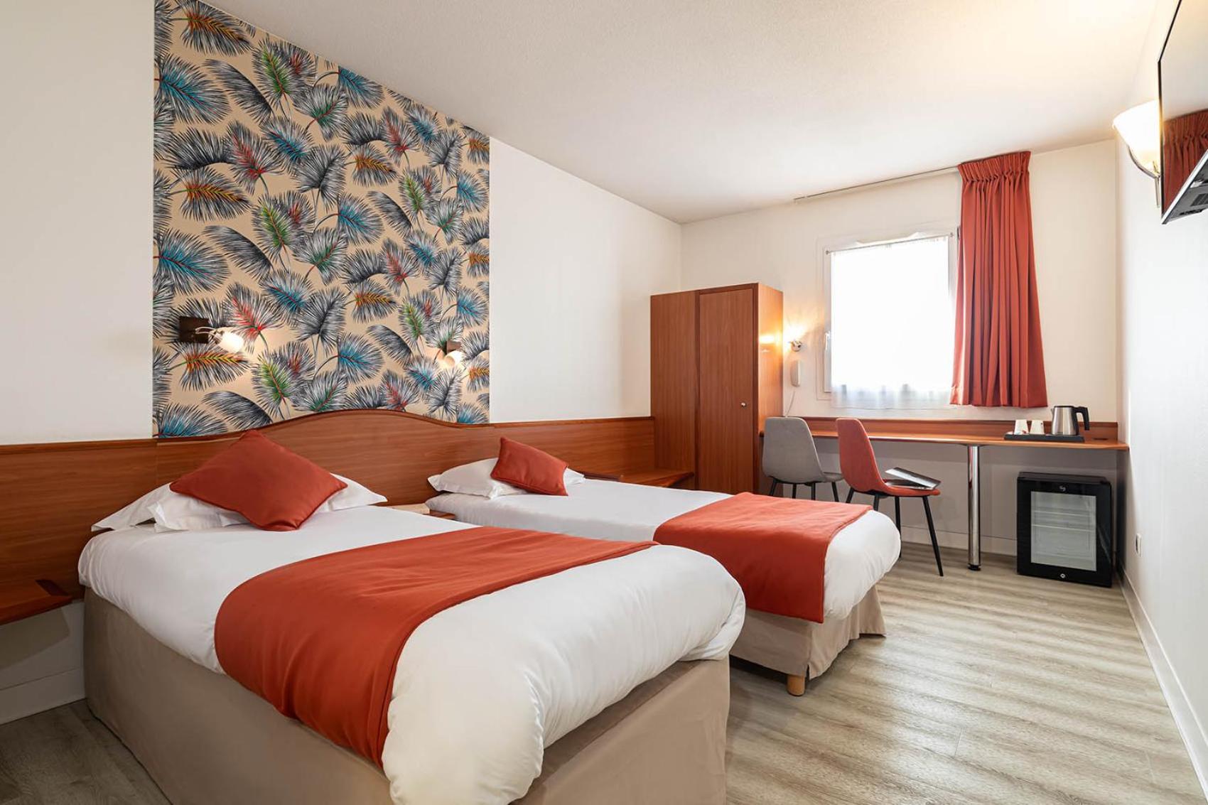 Standard Twin Room - Photo 4