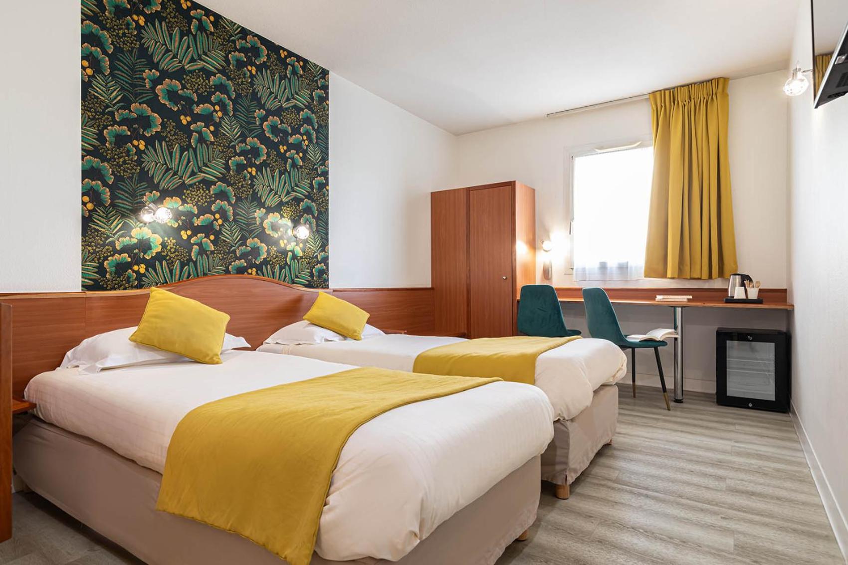 Standard Twin Room - Photo 6