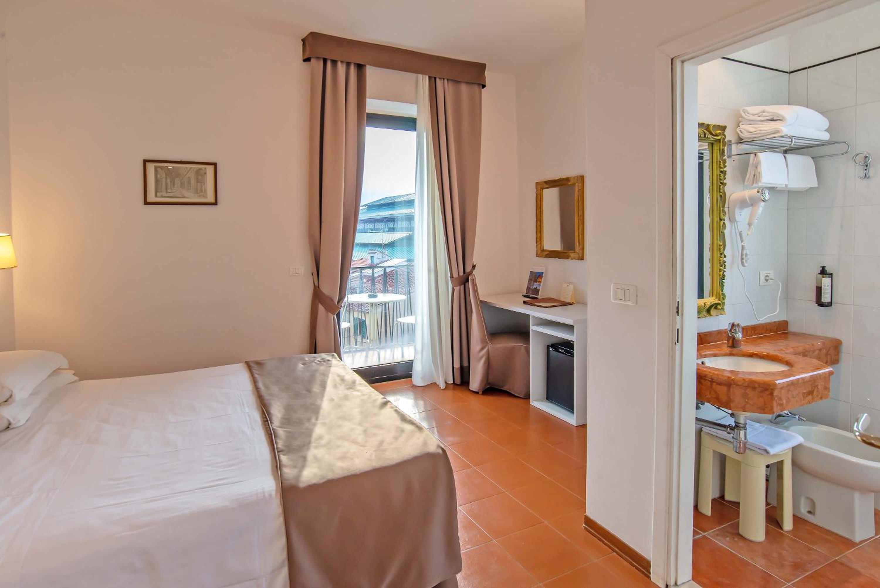 Double or Twin Room with View photo 3