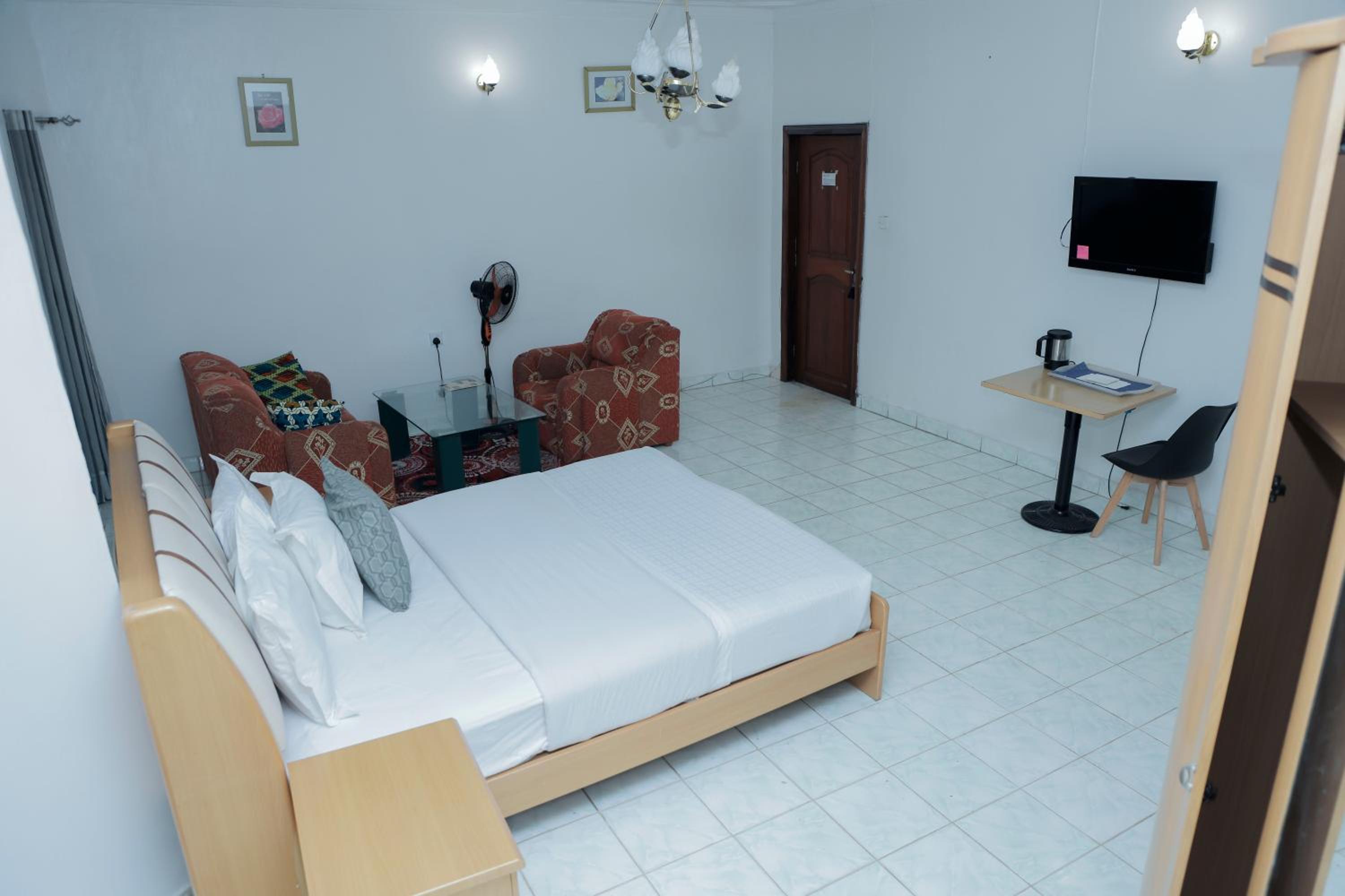 Twin Room with Bathroom photo 3