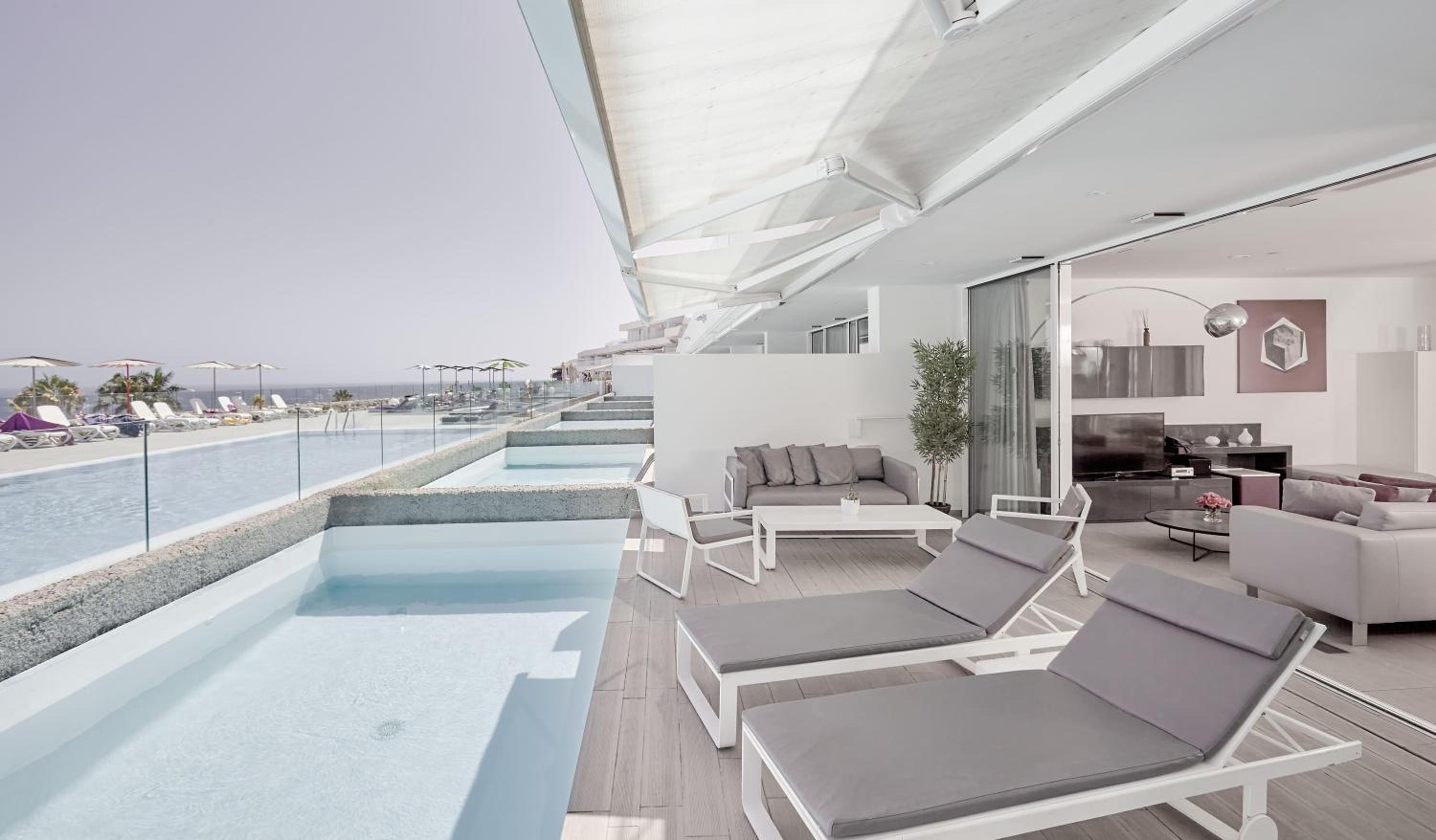 Divinity Rio 1 bedroom Suite with private pool and sea view