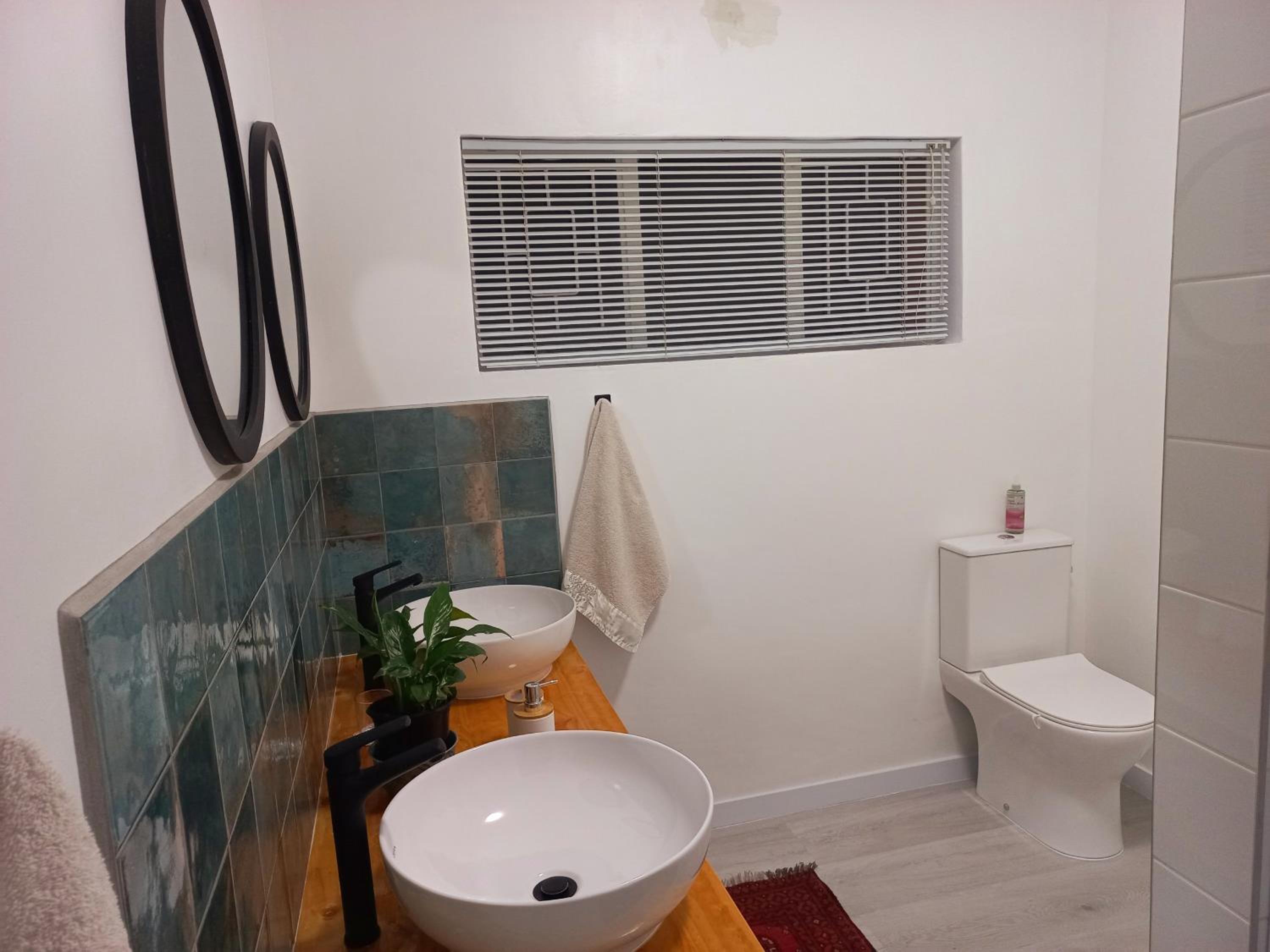Double Room with Pool View - Photo 5