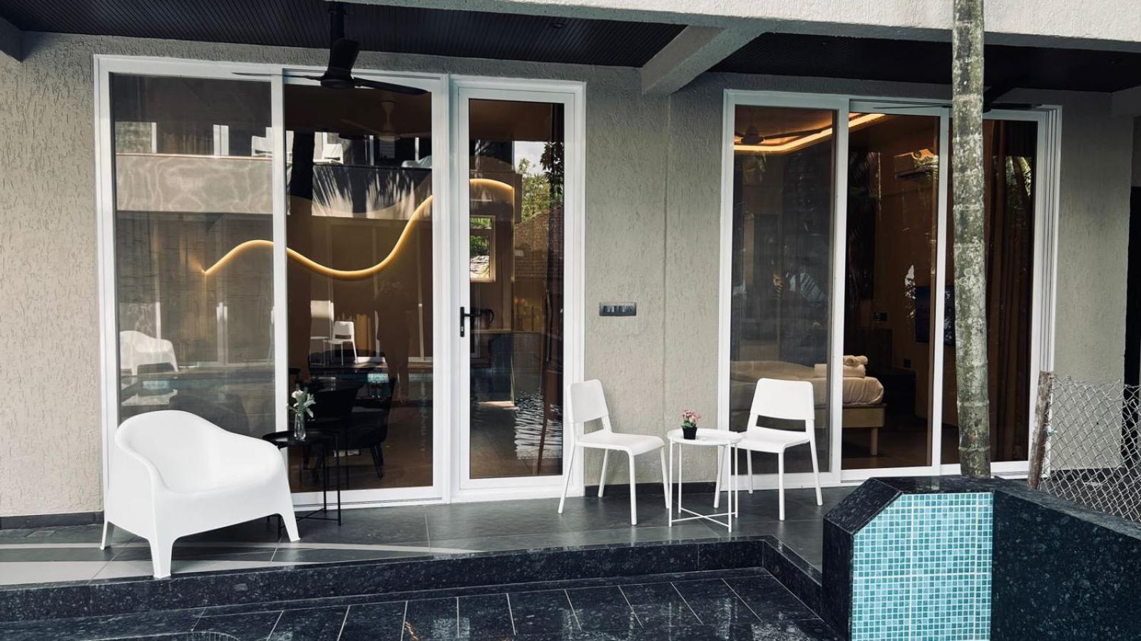 Deluxe Double or Twin Room with Pool View photo 2