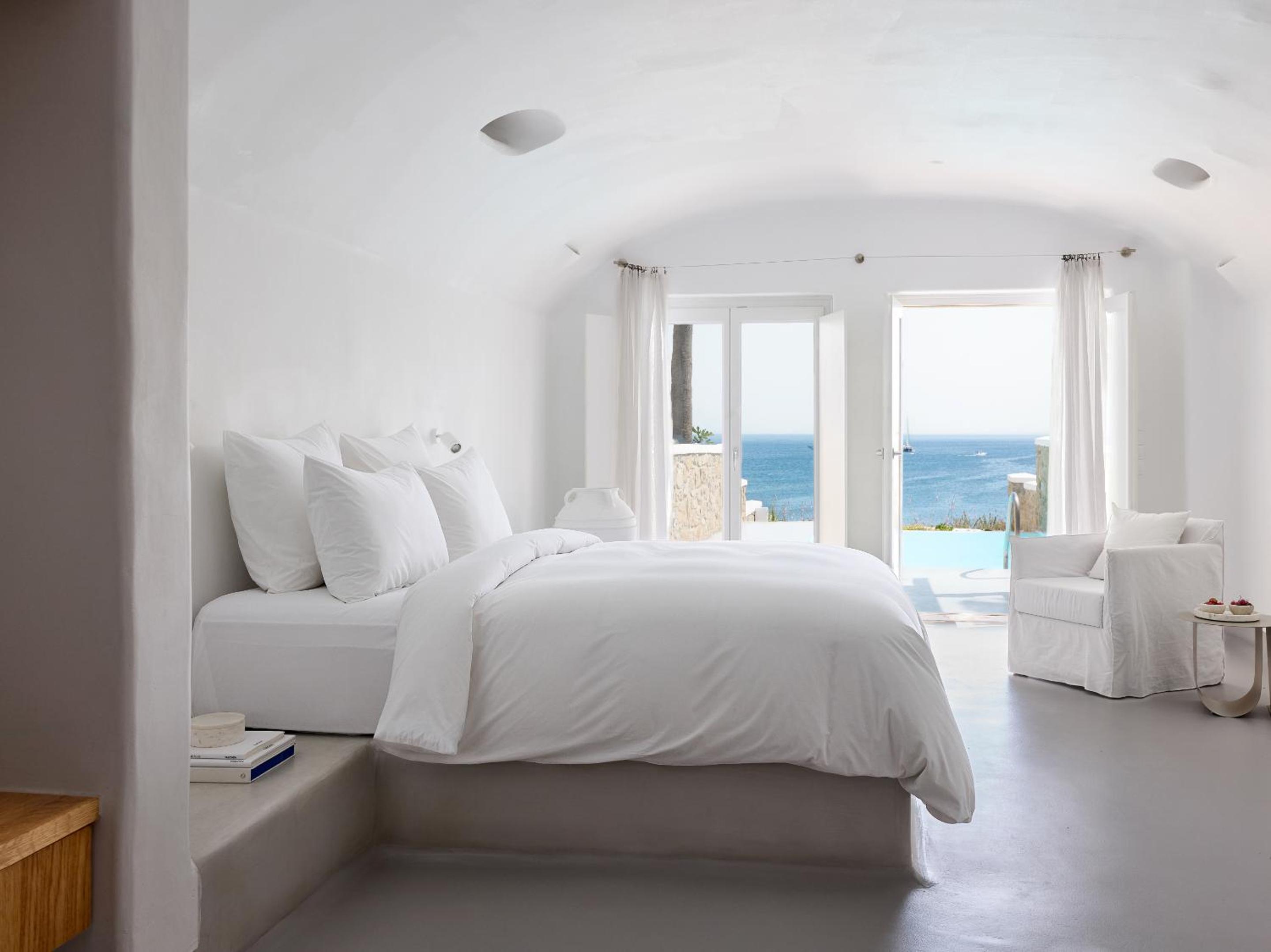 Open Plan Suite with Private Pool - Photo 1