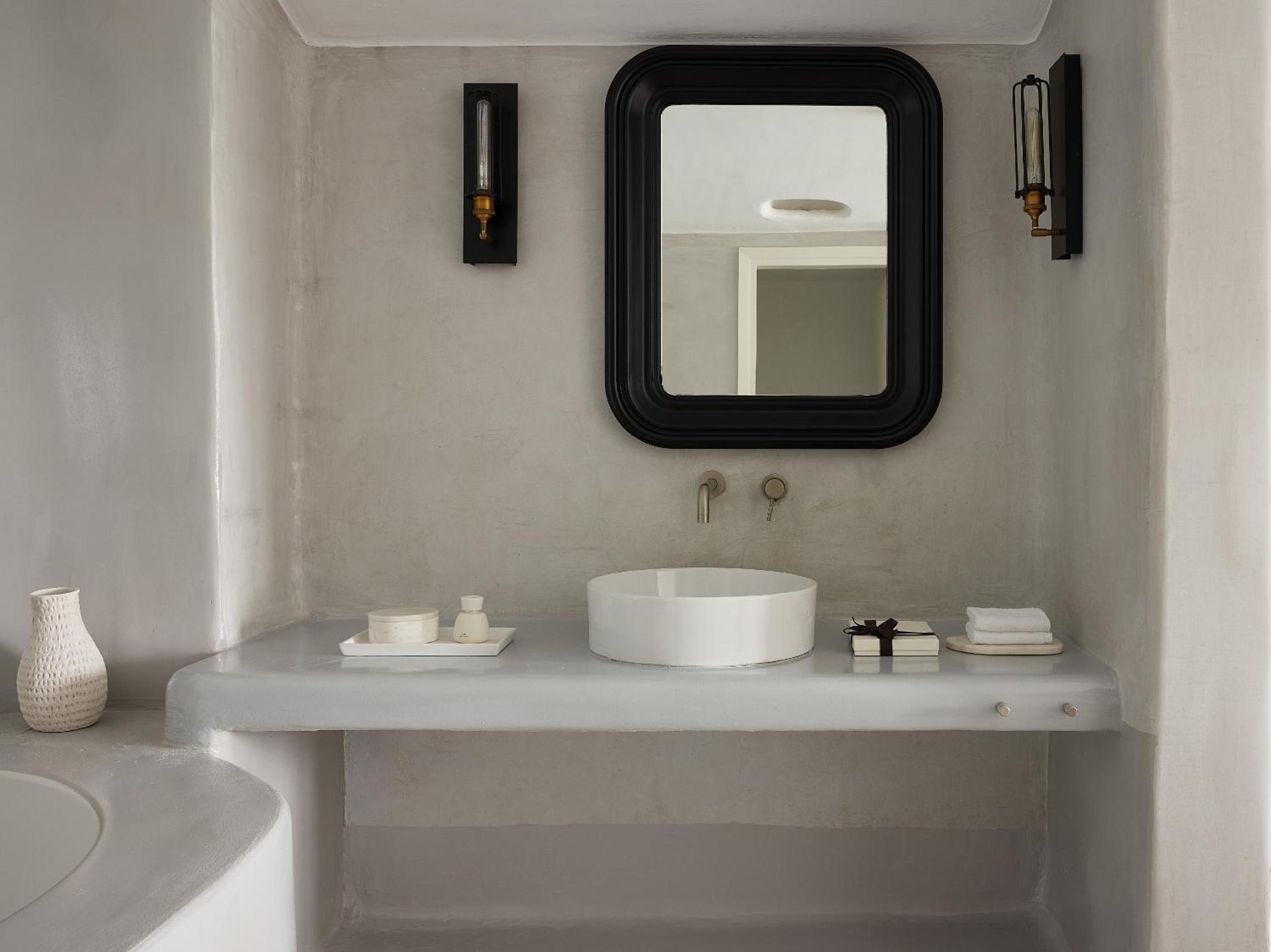 Open Plan Suite with Private Pool - Photo 15