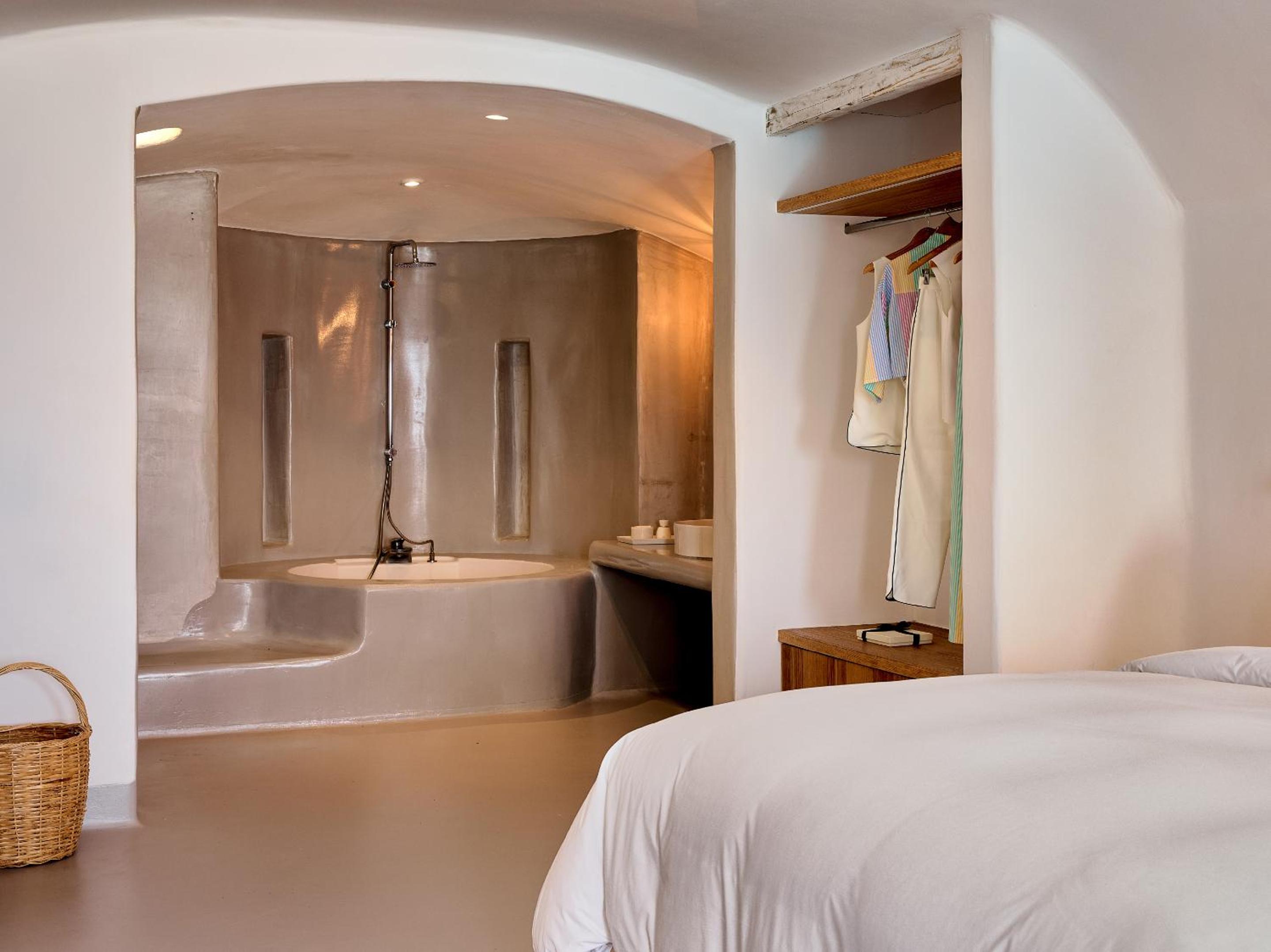 Open Plan Suite with Private Pool - Photo 2
