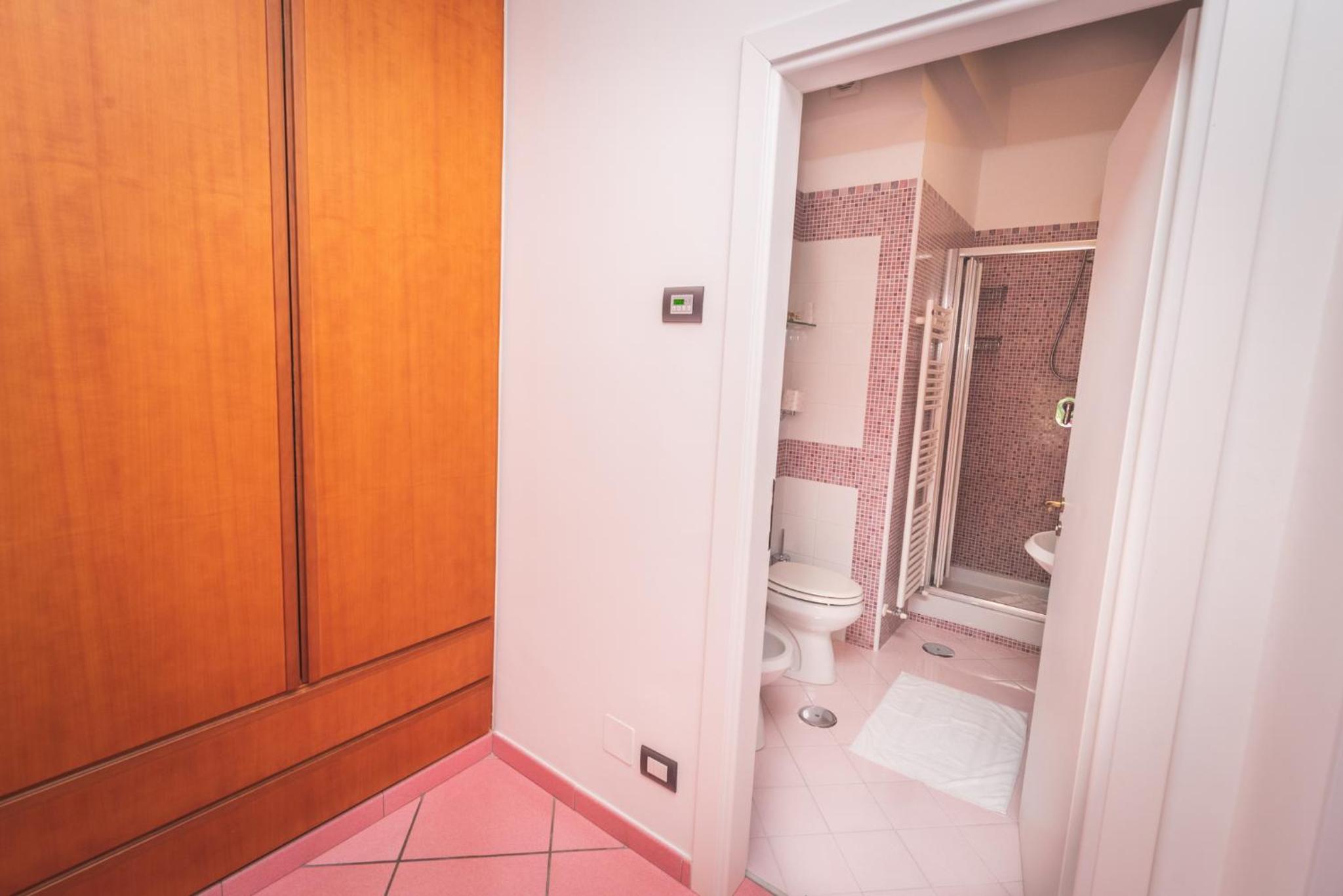 Twin Room with Balcony - Photo 2