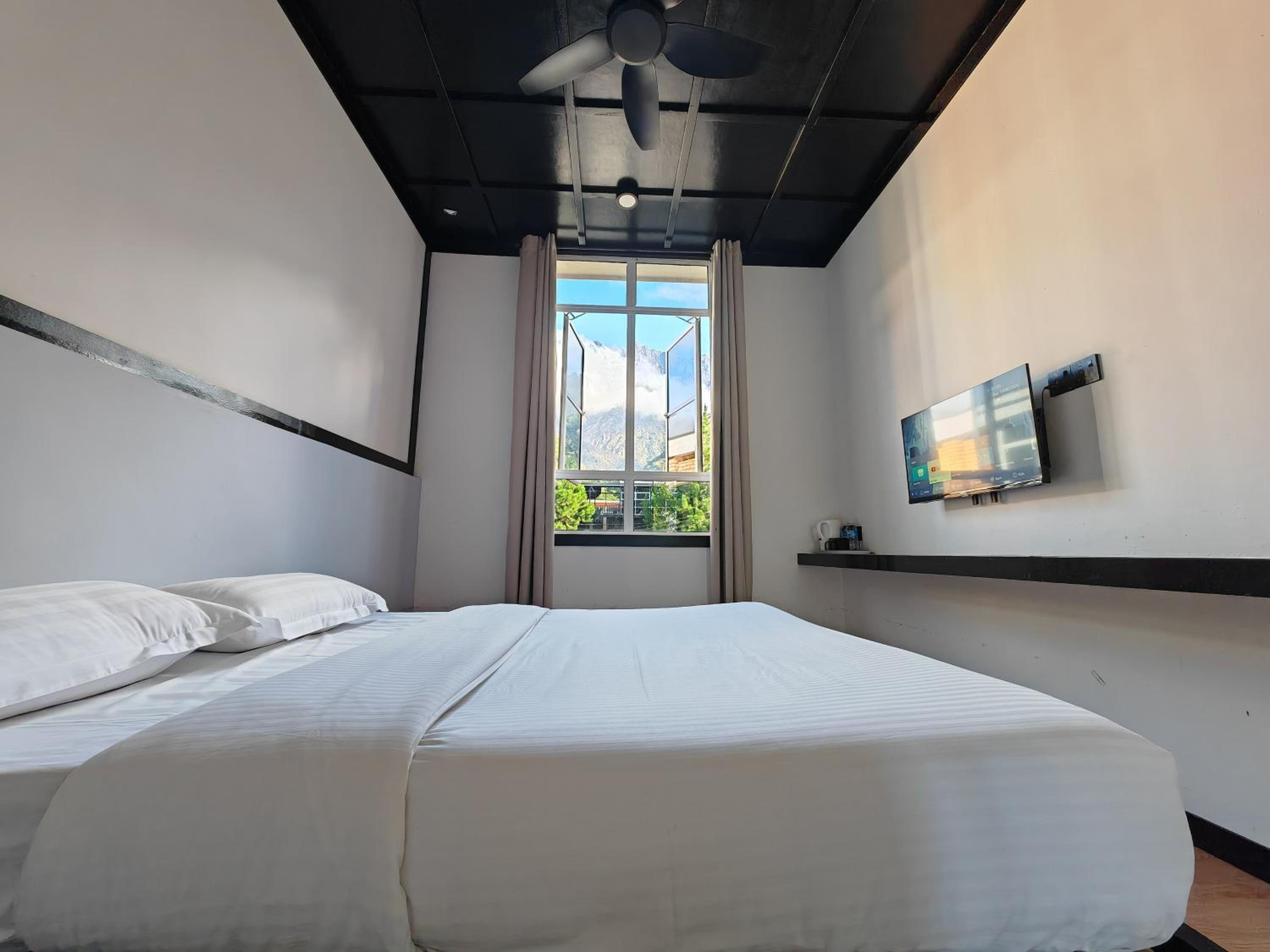 Double Room with Mountain View