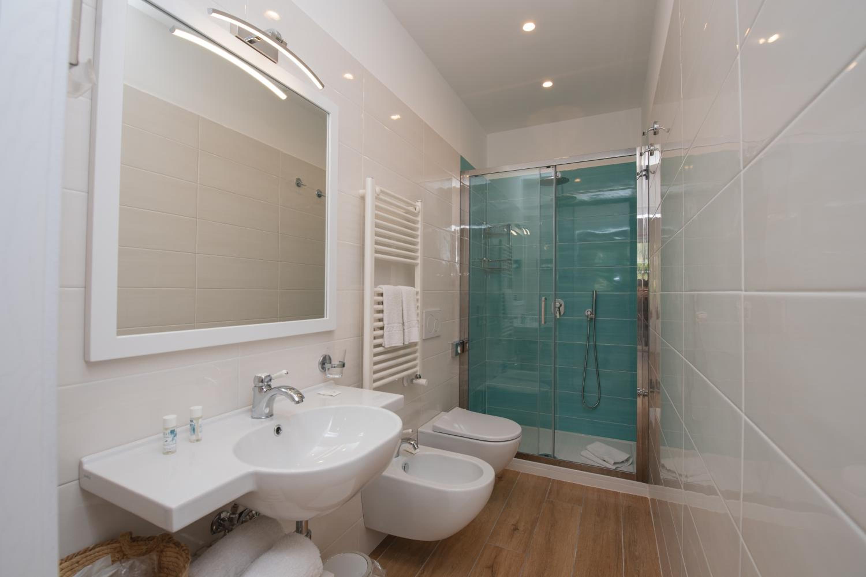 Three-Bedroom Apartment with Balcony - Photo 4
